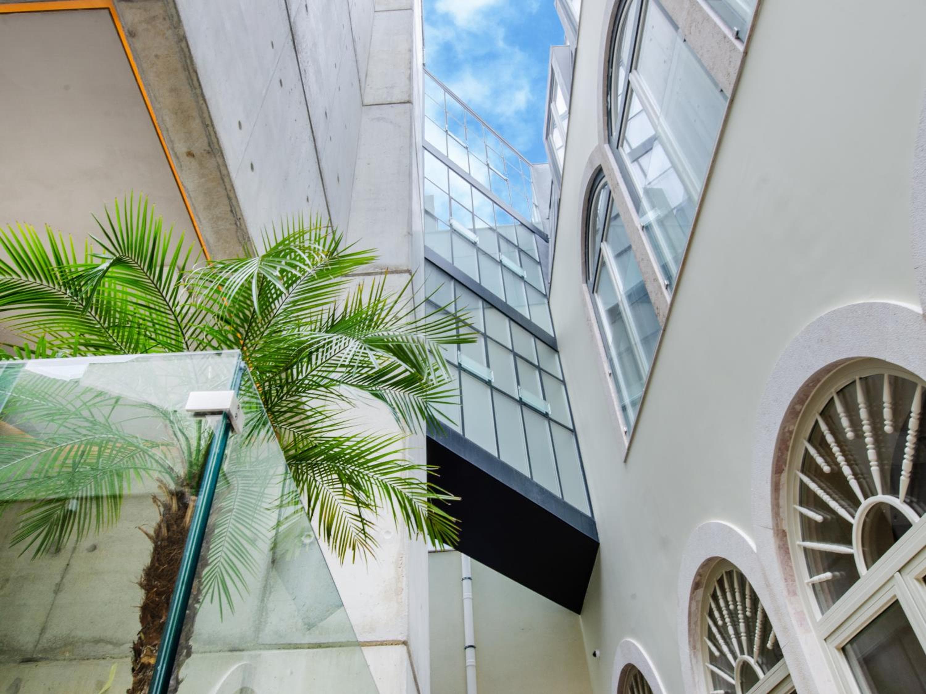 Browns Avenue Hotel — 2