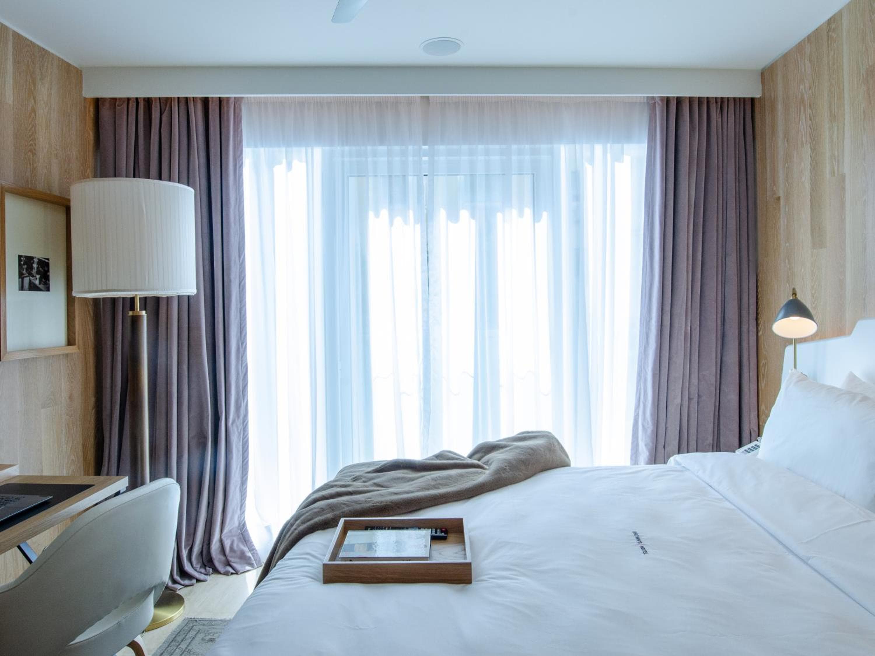 Browns Avenue Hotel — 3