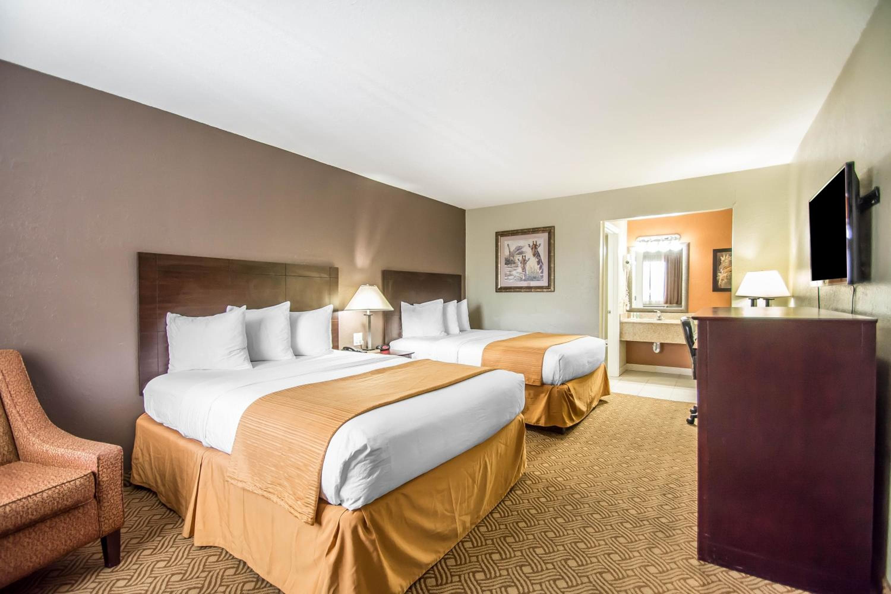 Quality Inn & Suites By the Parks — 14