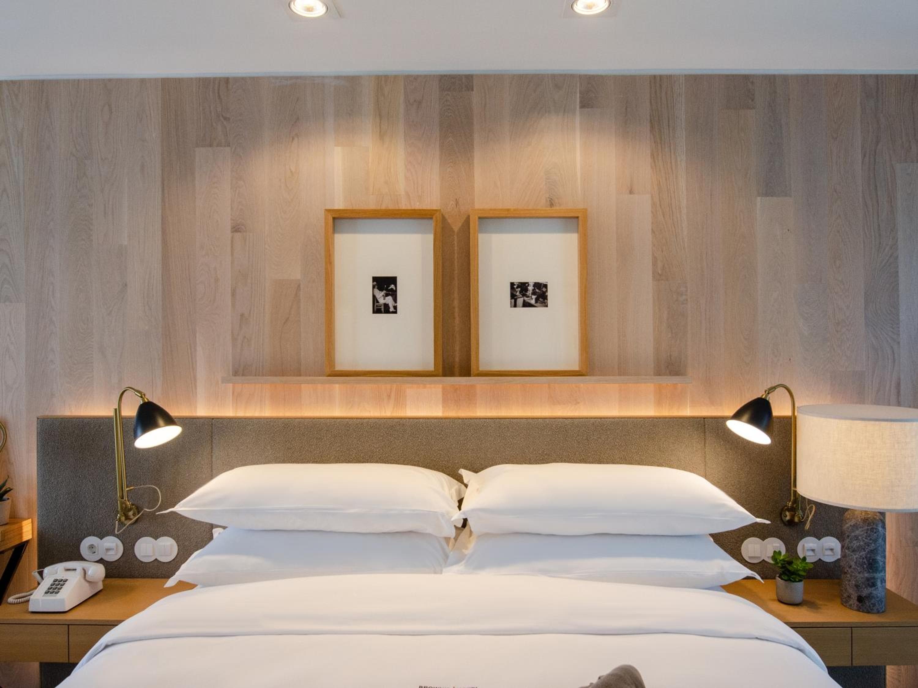Browns Avenue Hotel — 23