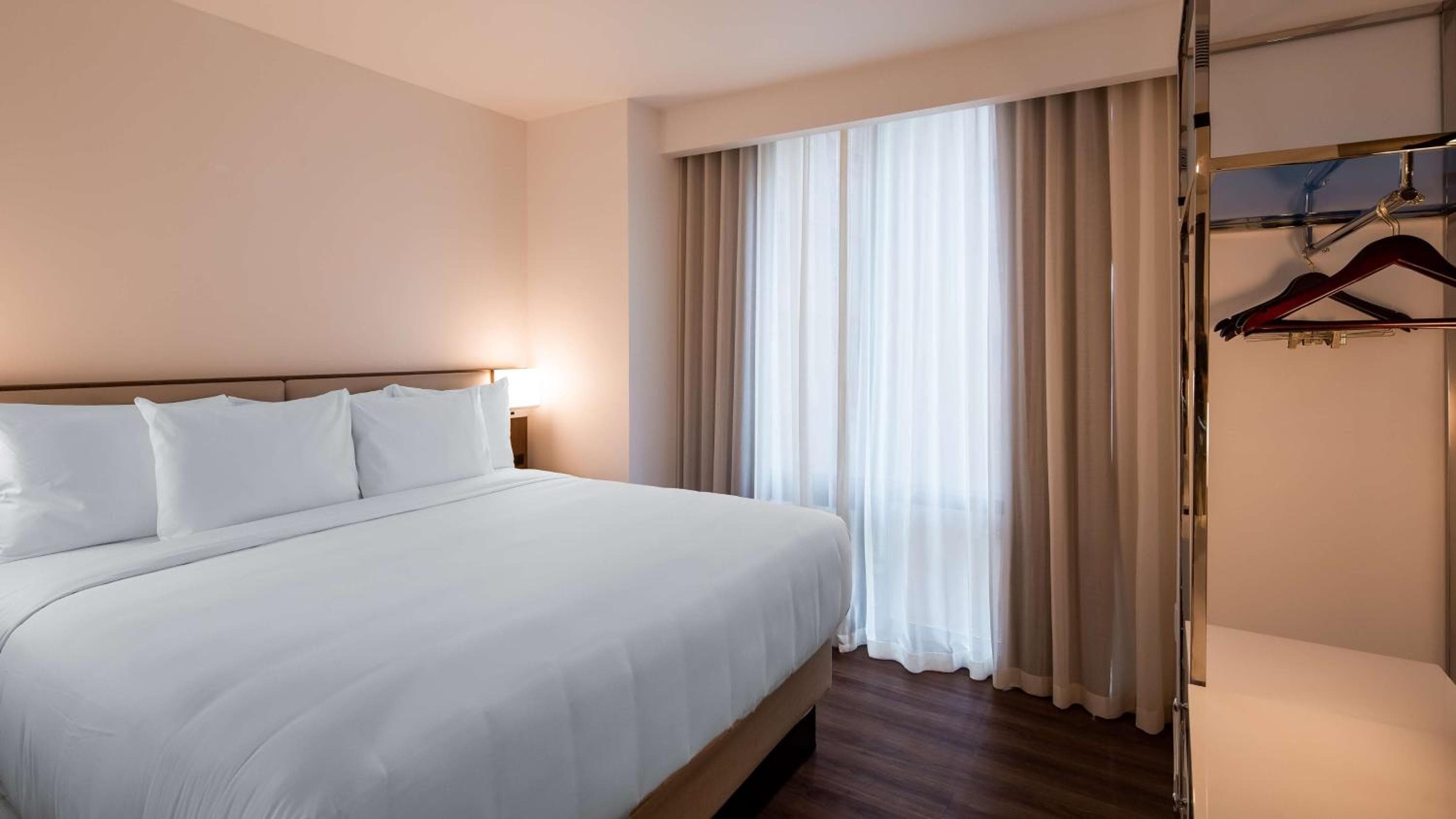 Best Western Premier Empire State Hotel — 11