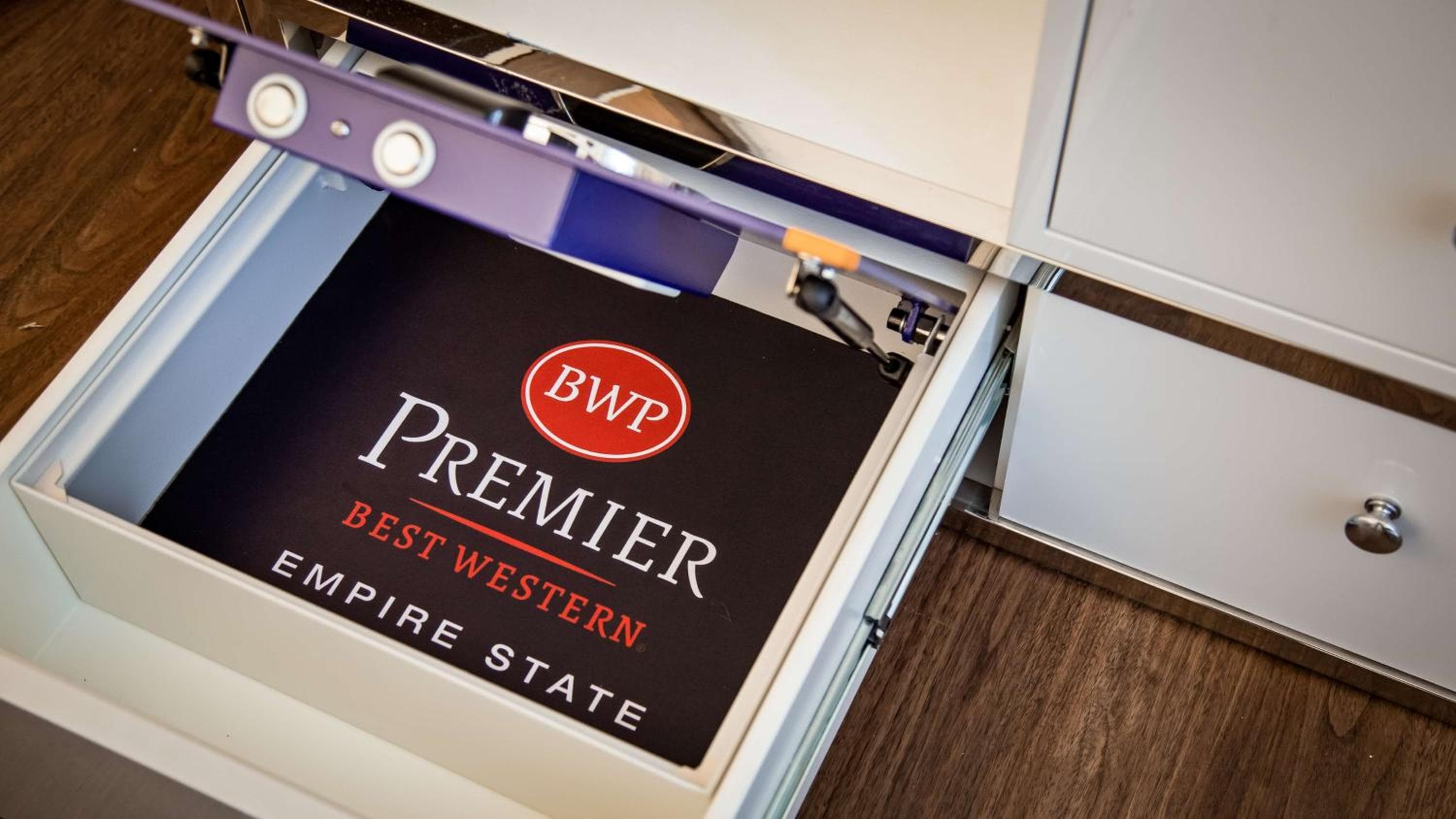 Best Western Premier Empire State Hotel — 8