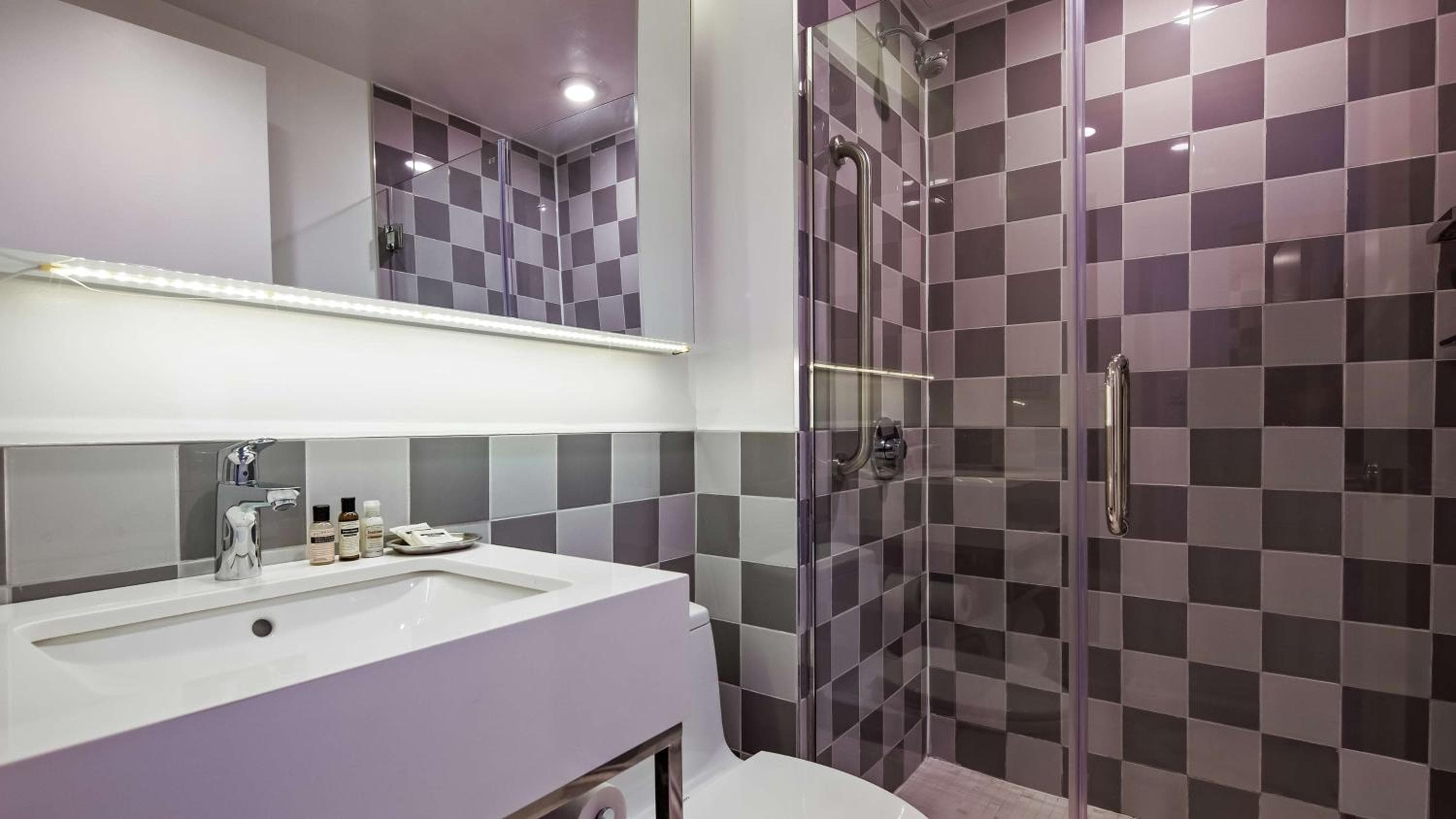 Best Western Premier Empire State Hotel — 18