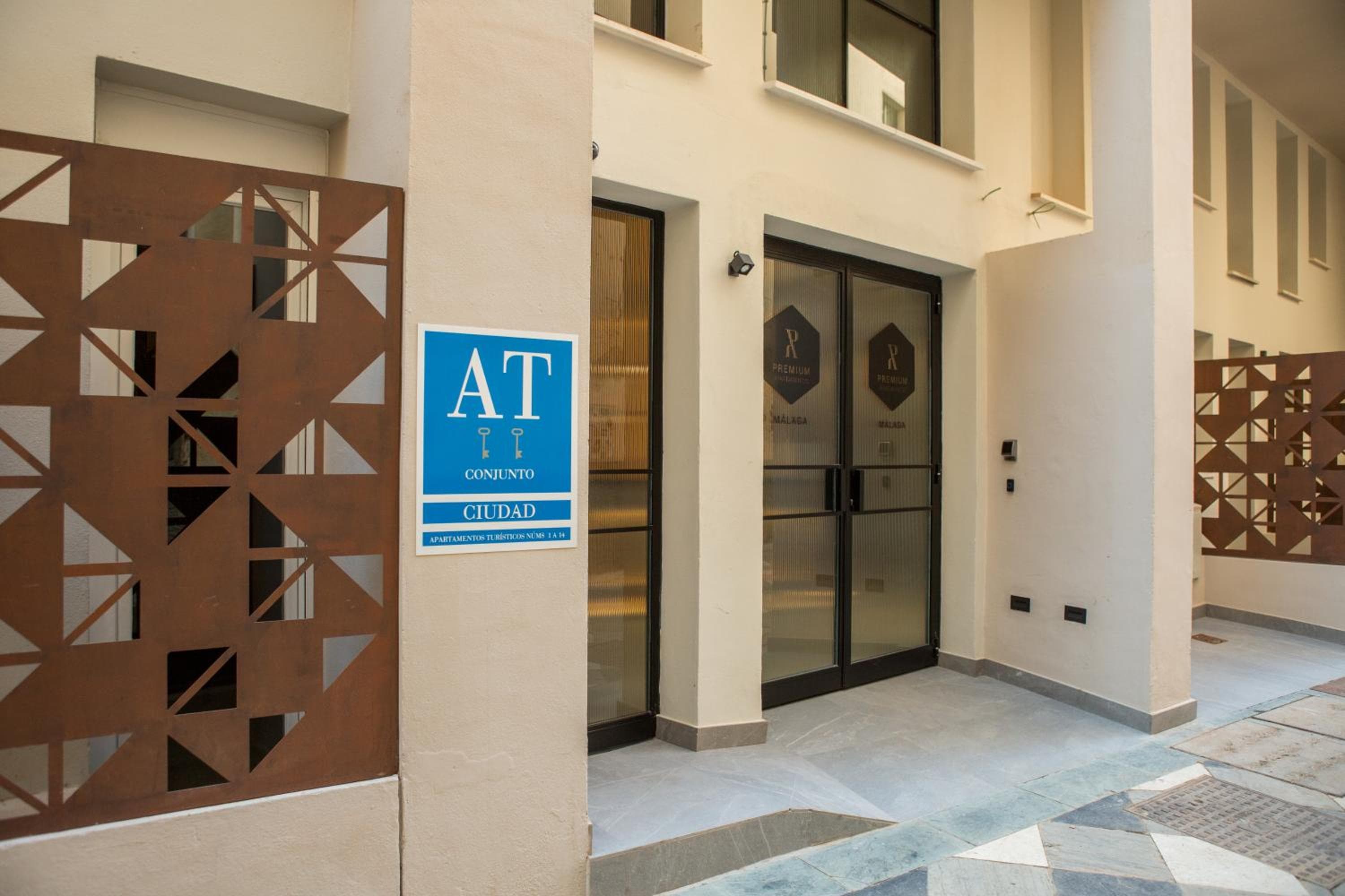 Apartamentos Málaga Premium - Calle San Telmo — 2