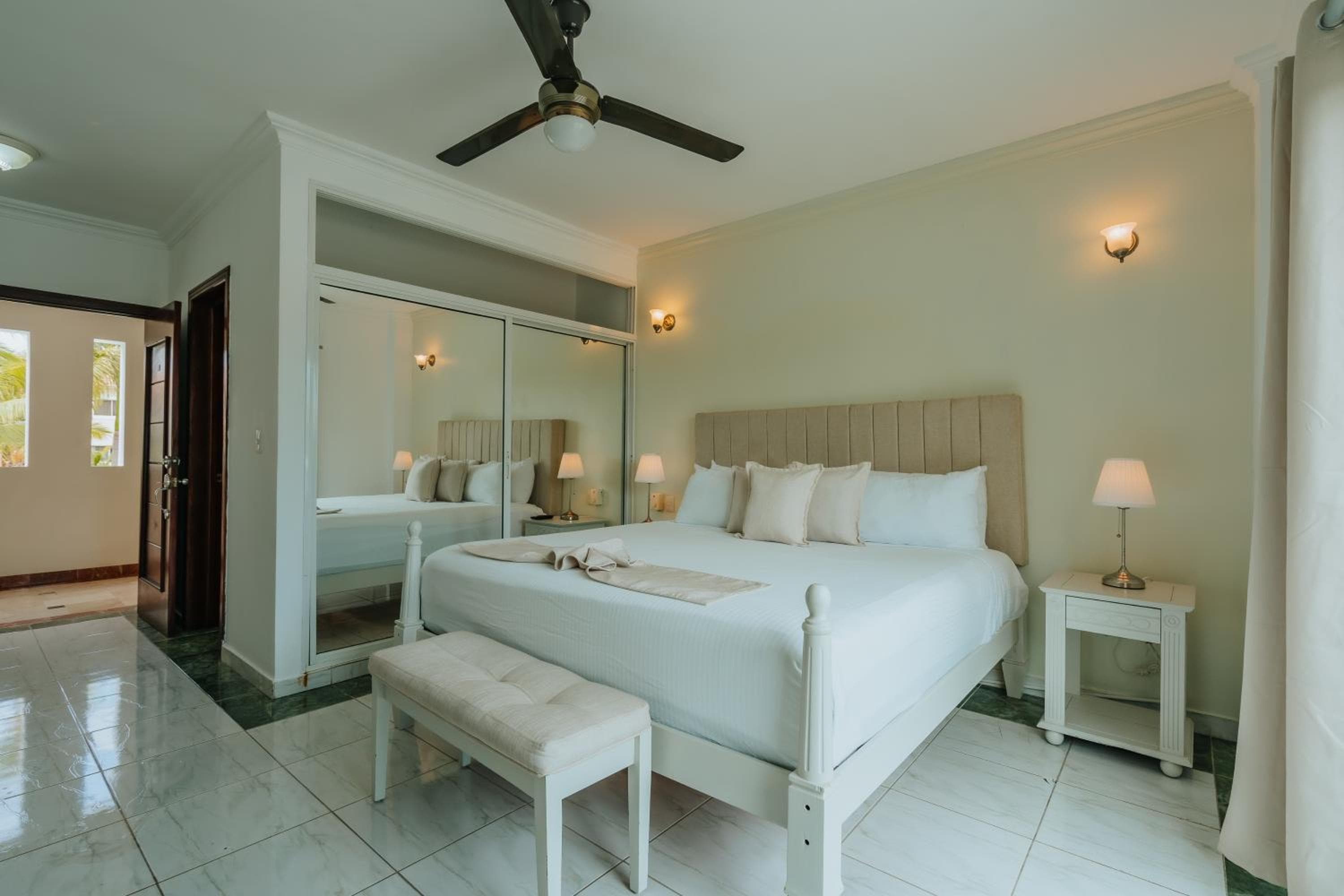 Hotel Checkin El Cortecito — 26