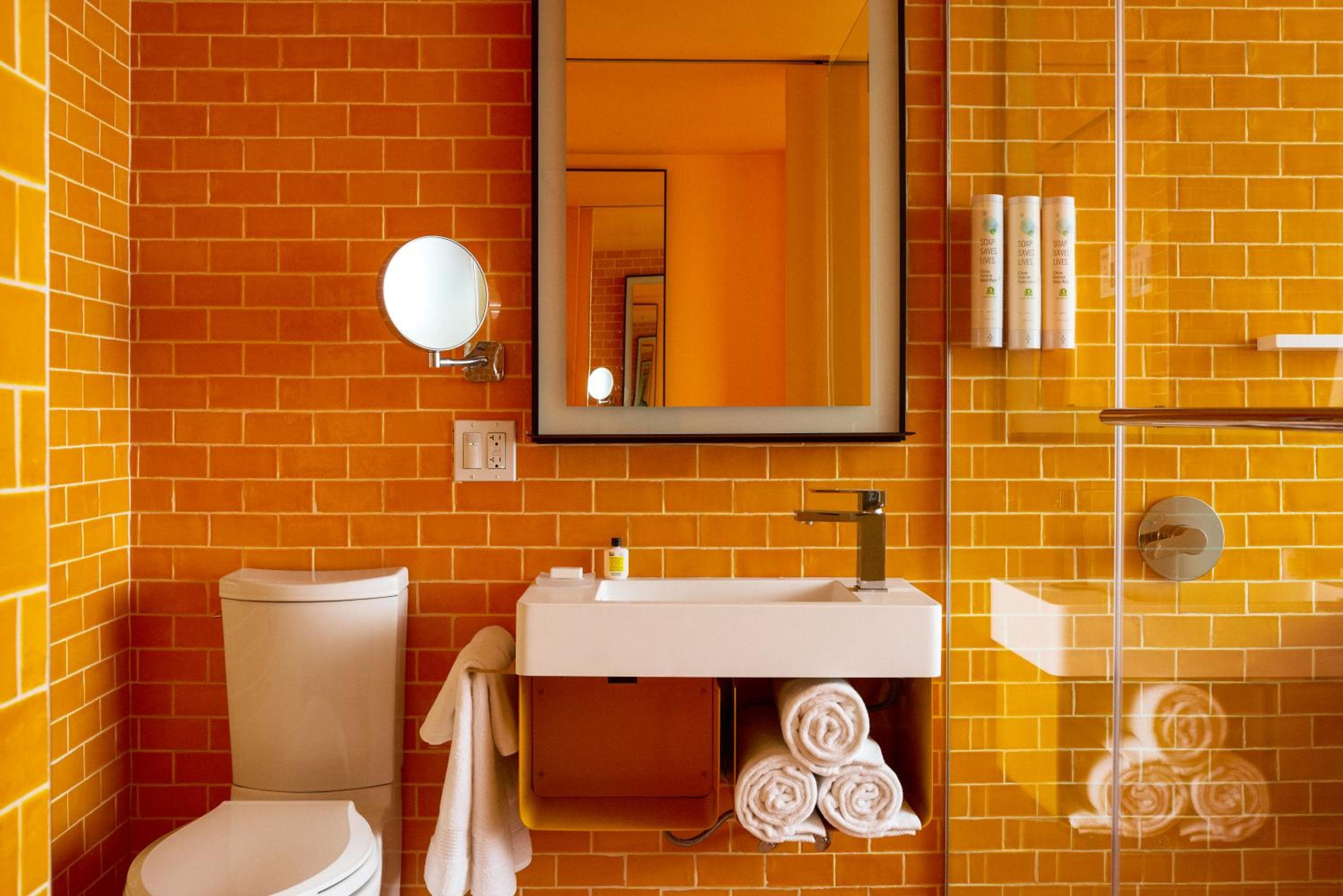 Radio Albergo — 8