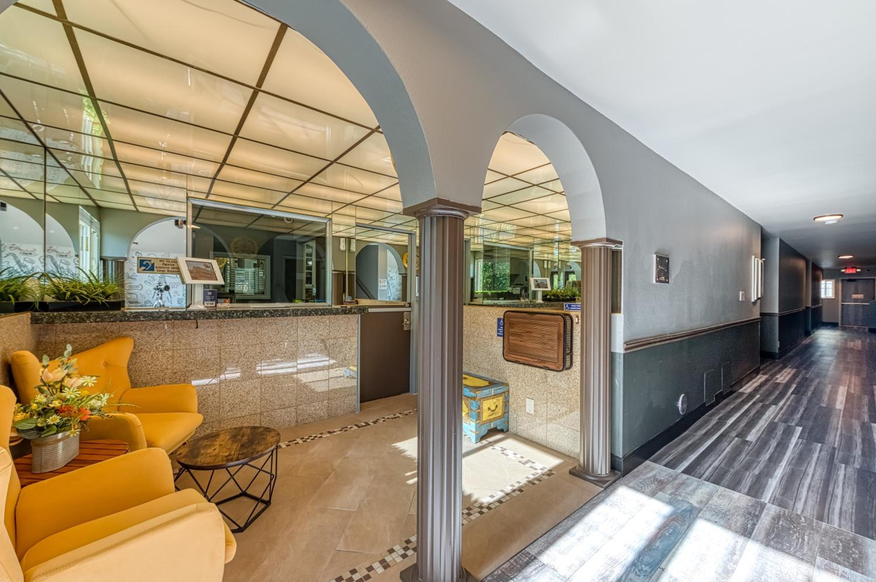 La Mirage Inn - Hollywood — 10