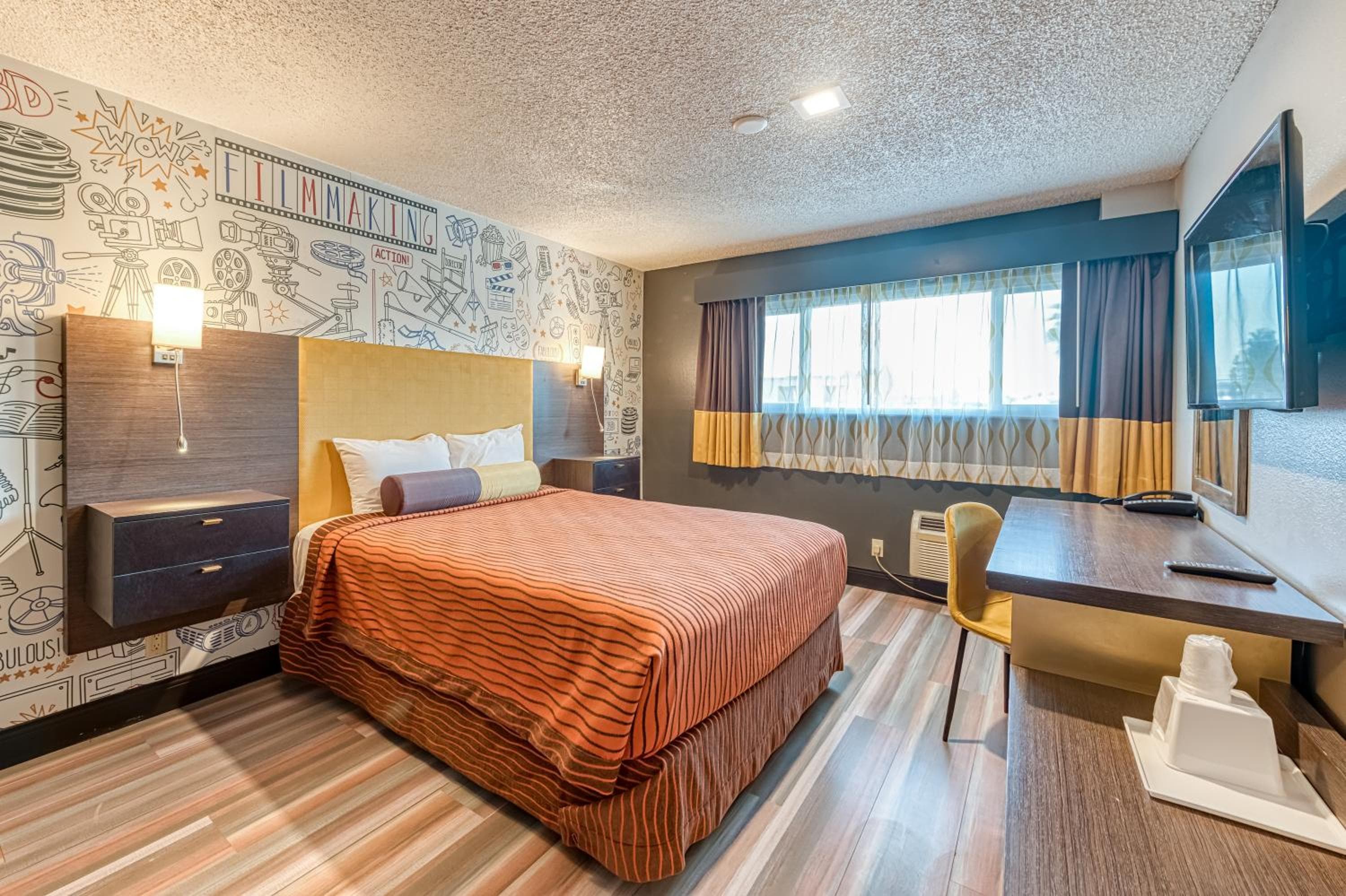 La Mirage Inn - Hollywood — 17