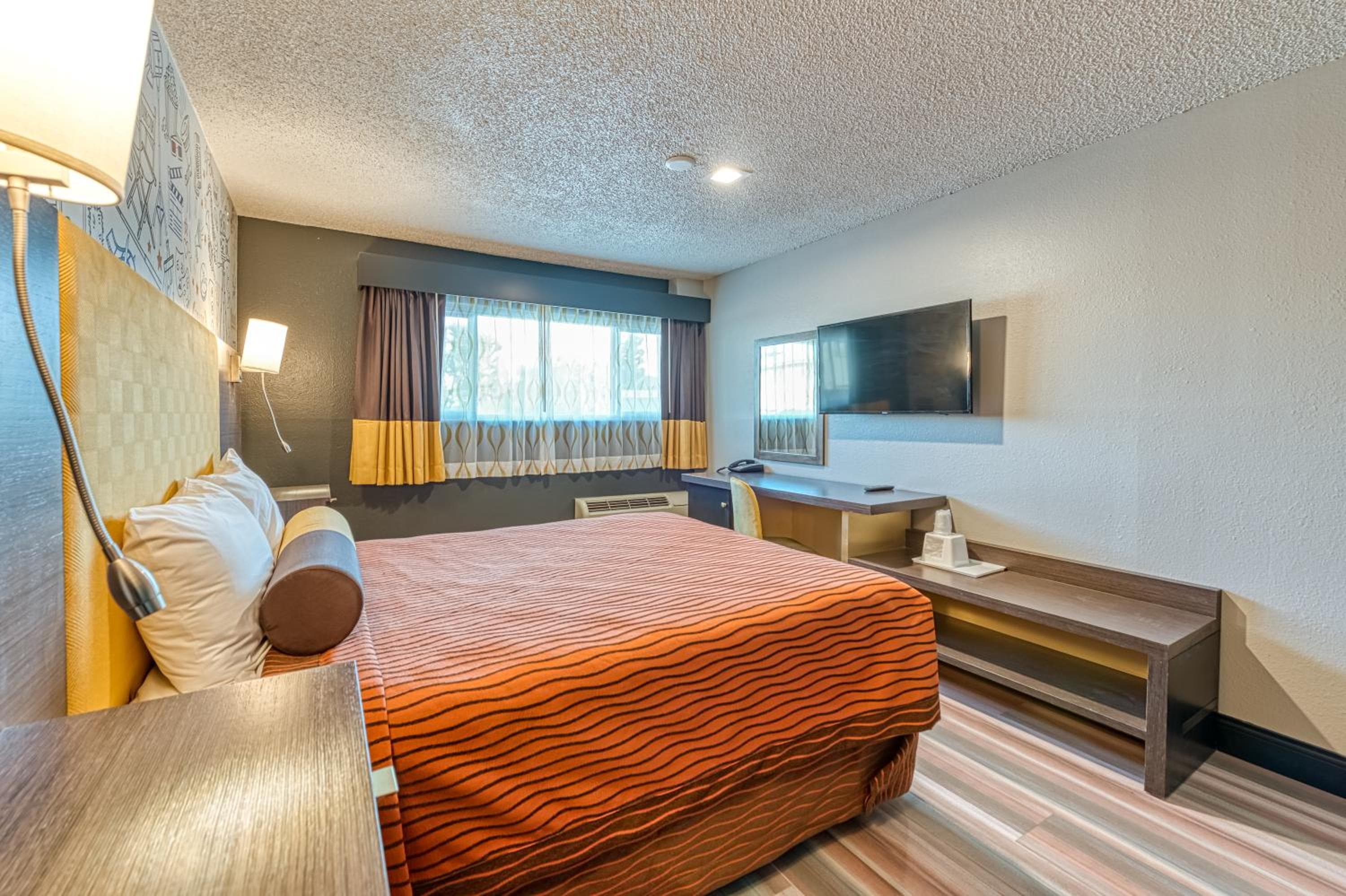 La Mirage Inn - Hollywood — 16