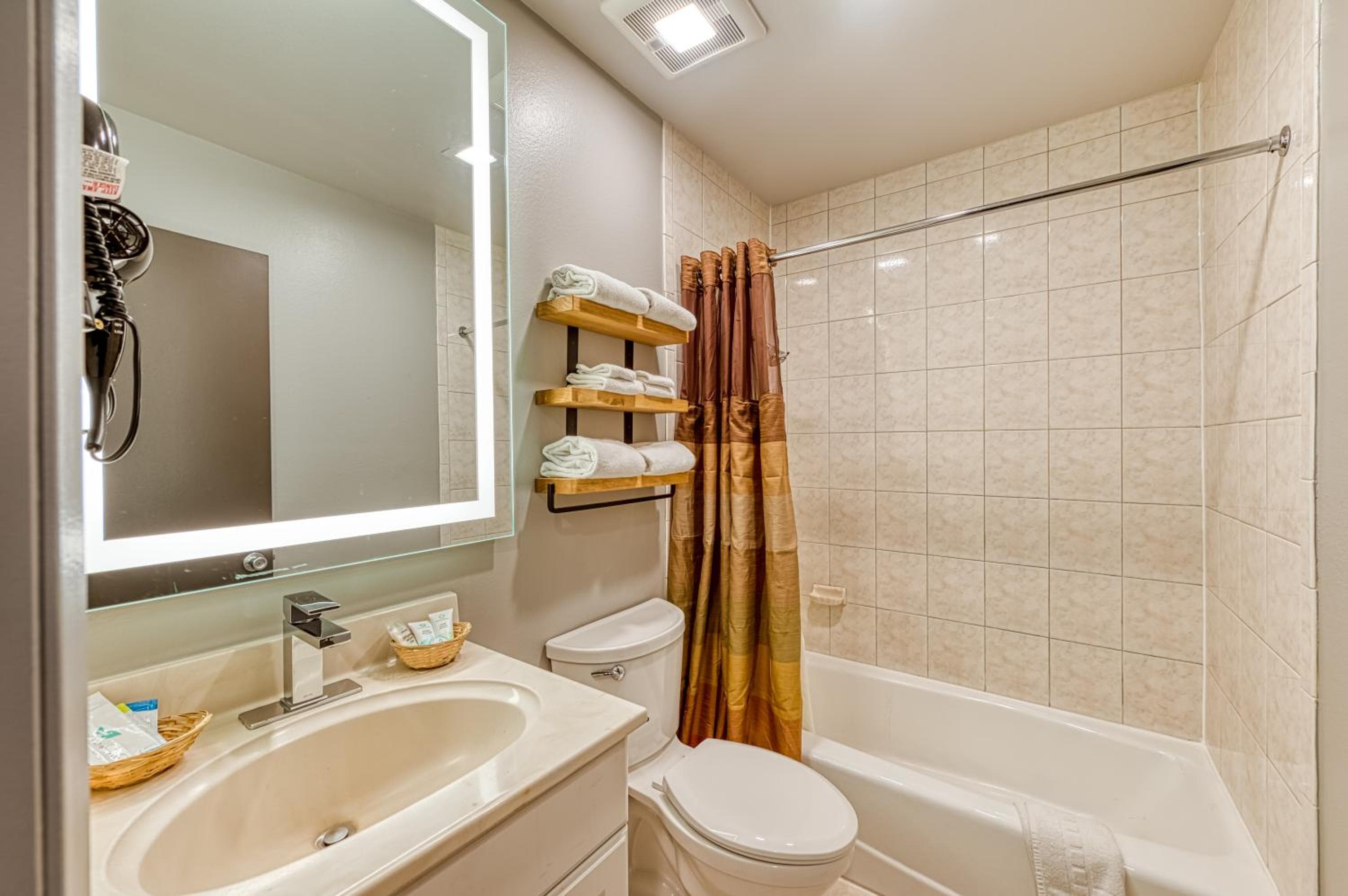 La Mirage Inn - Hollywood — 23