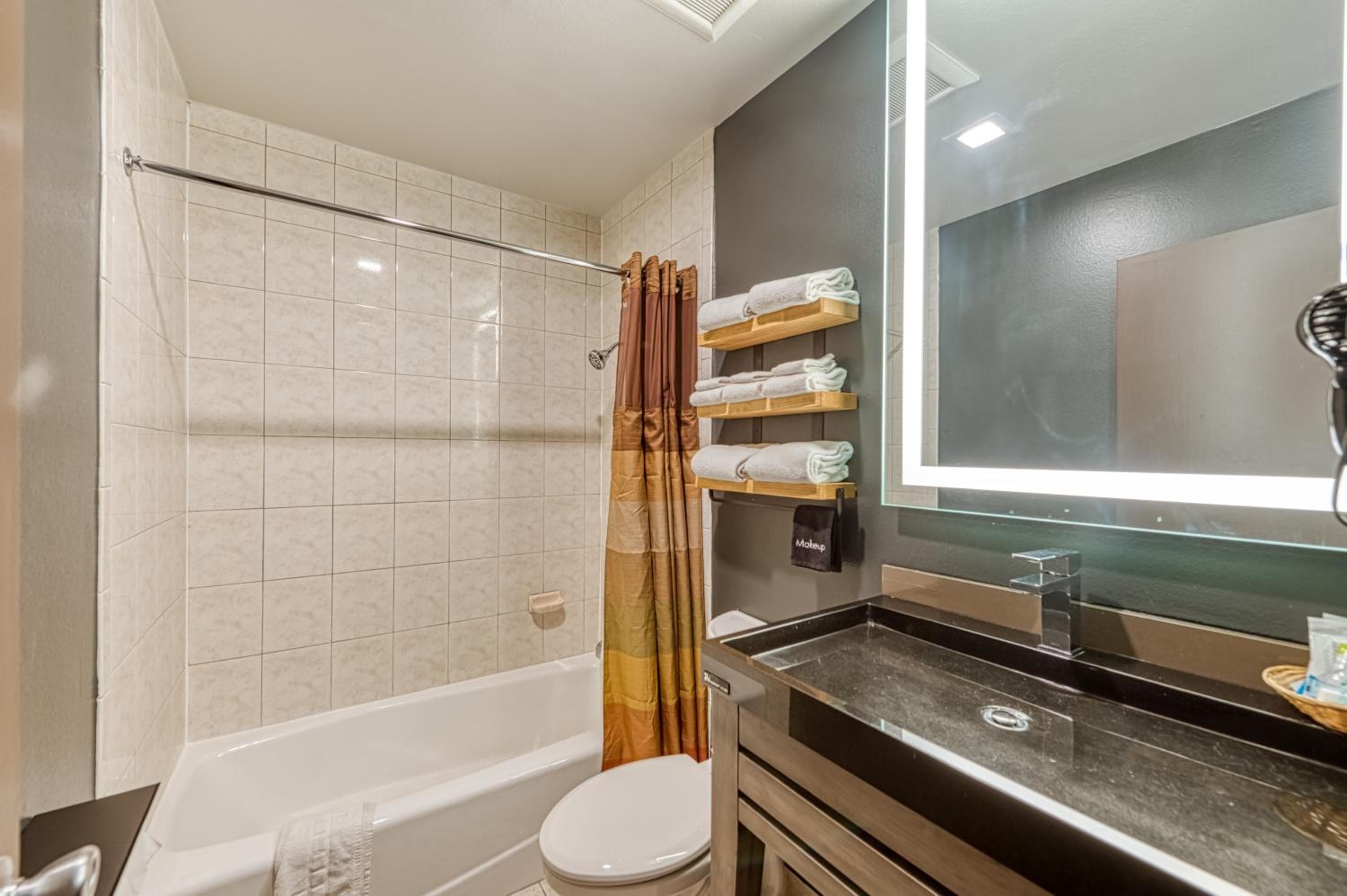 La Mirage Inn - Hollywood — 26