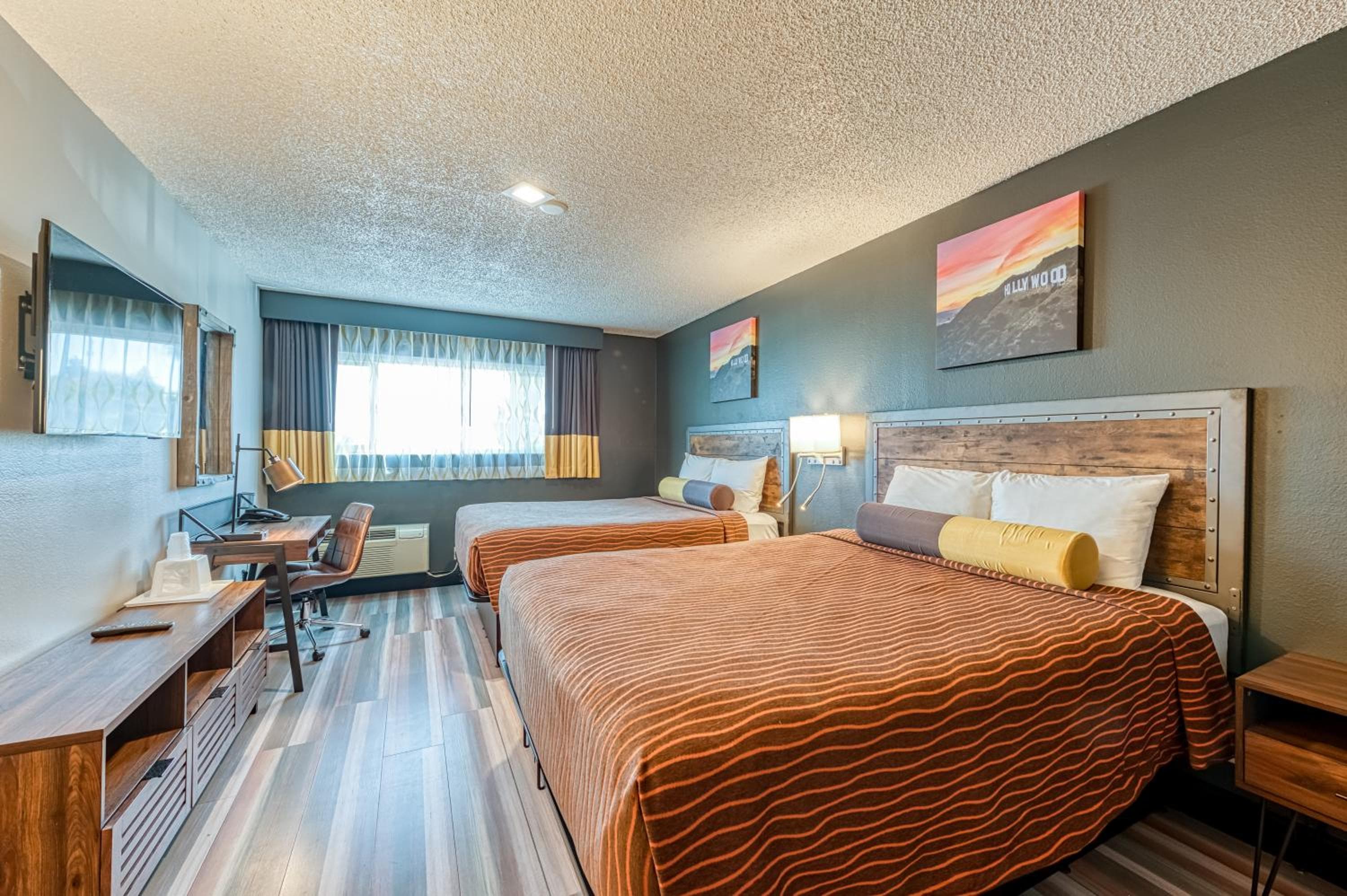 La Mirage Inn - Hollywood — 17