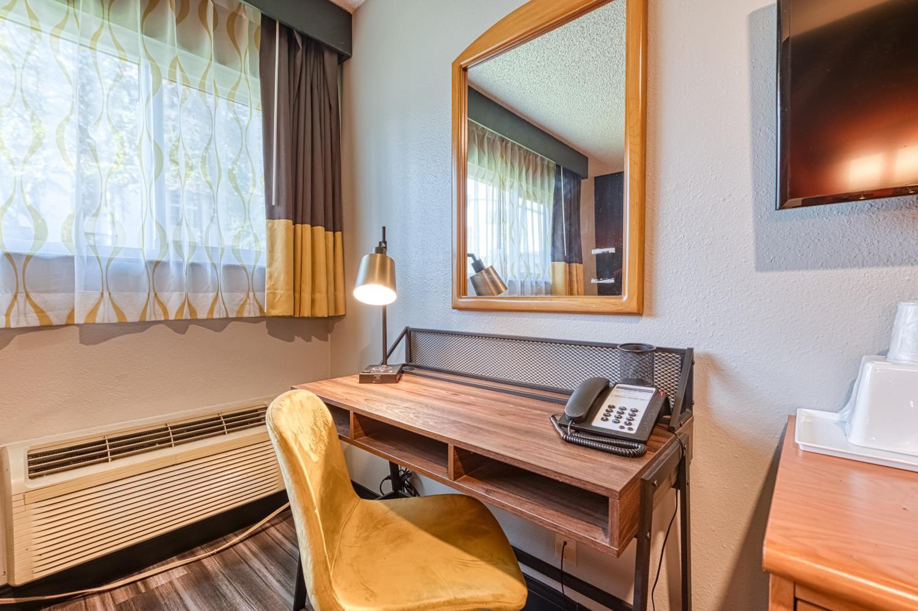 La Mirage Inn - Hollywood — 29