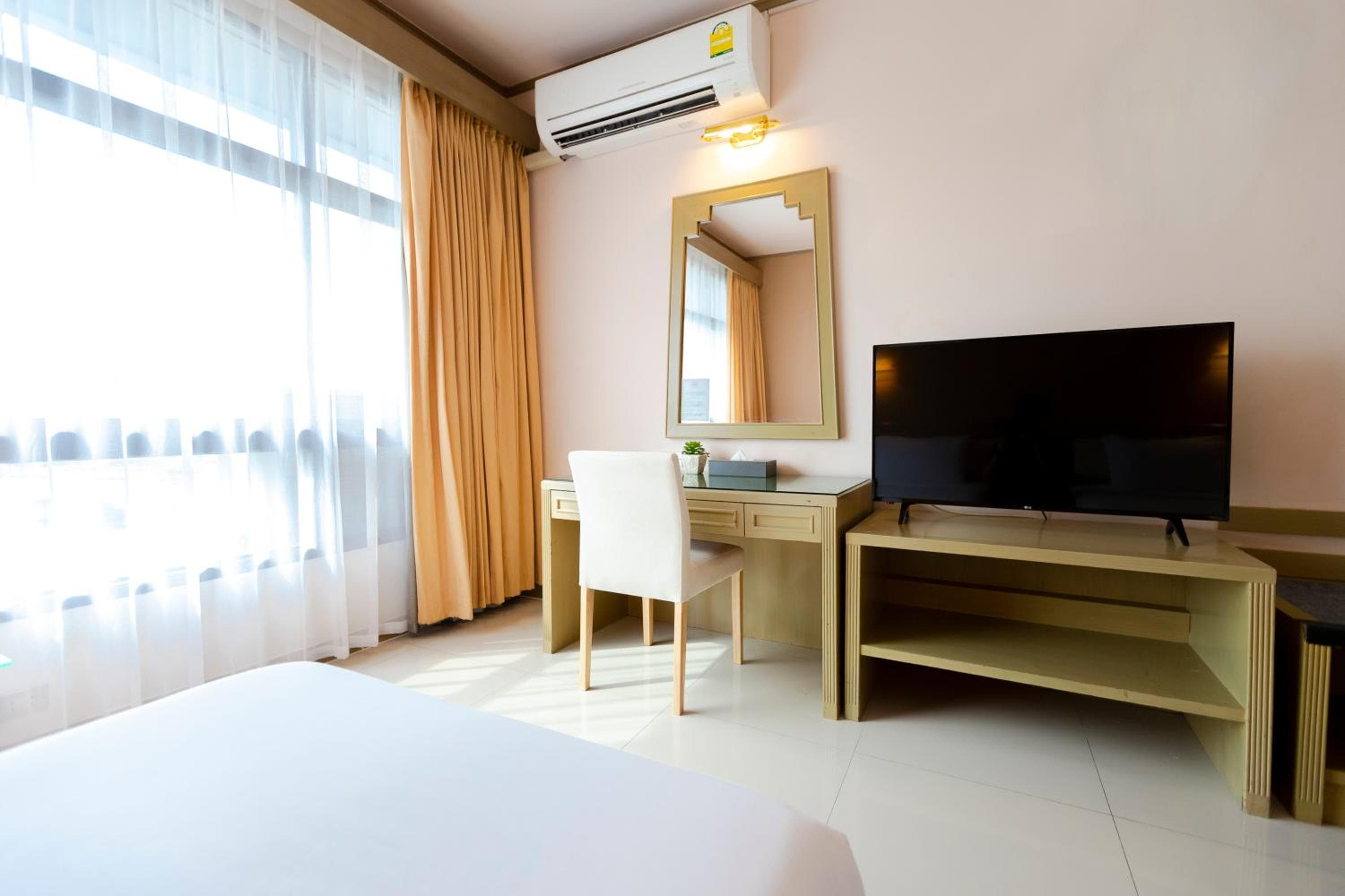 Pinnacle Lumpinee Park Hotel — 15