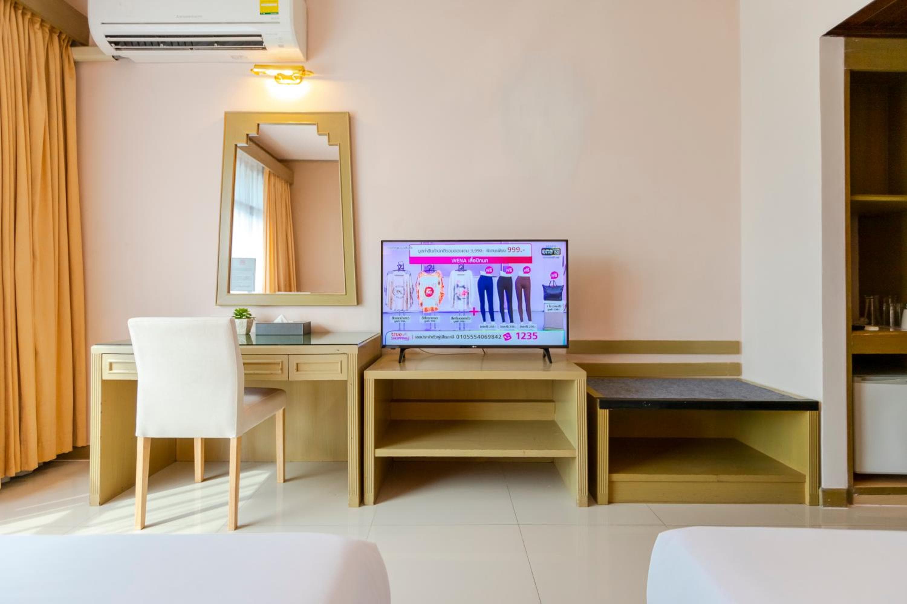 Pinnacle Lumpinee Park Hotel — 24
