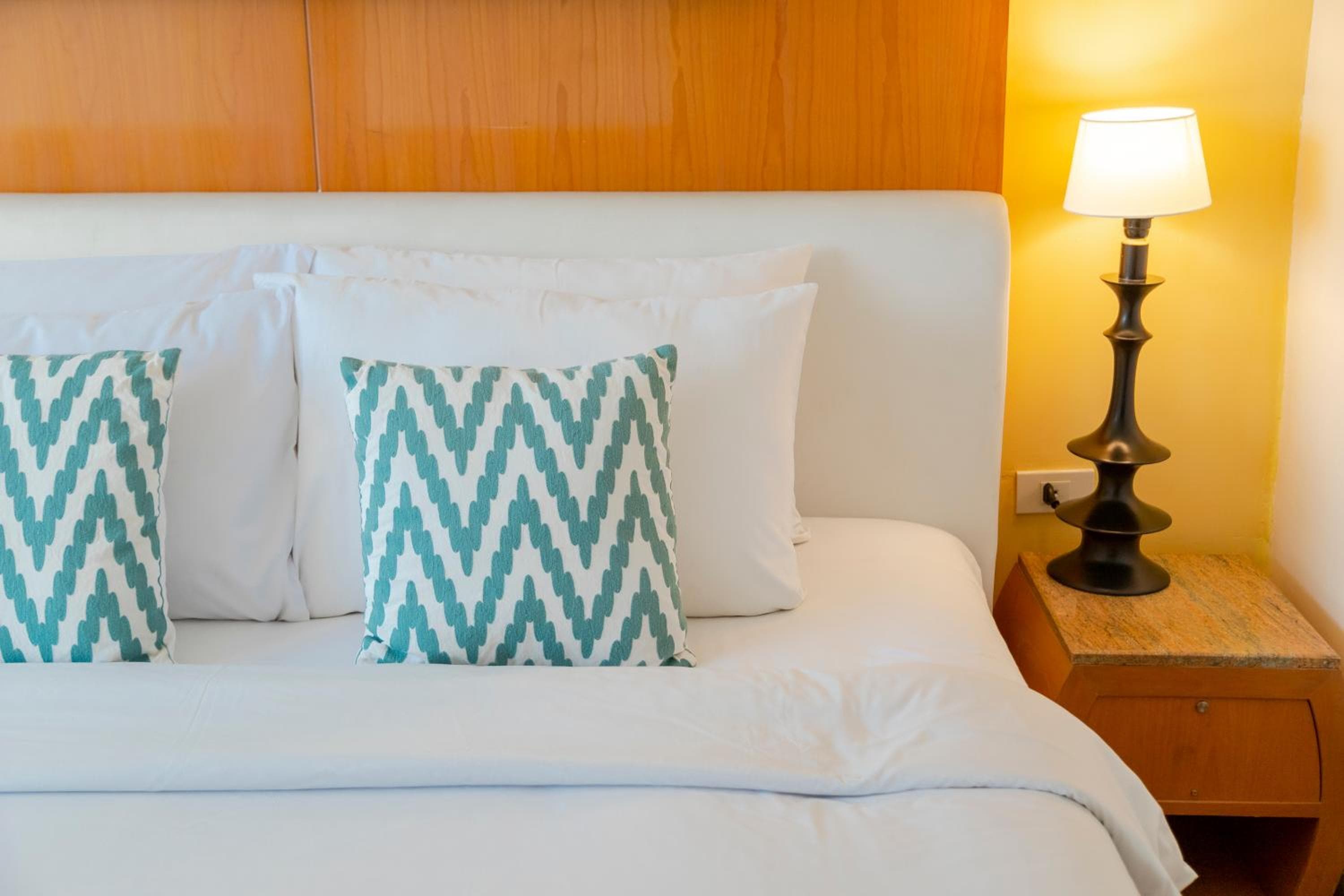 Pinnacle Lumpinee Park Hotel — 8