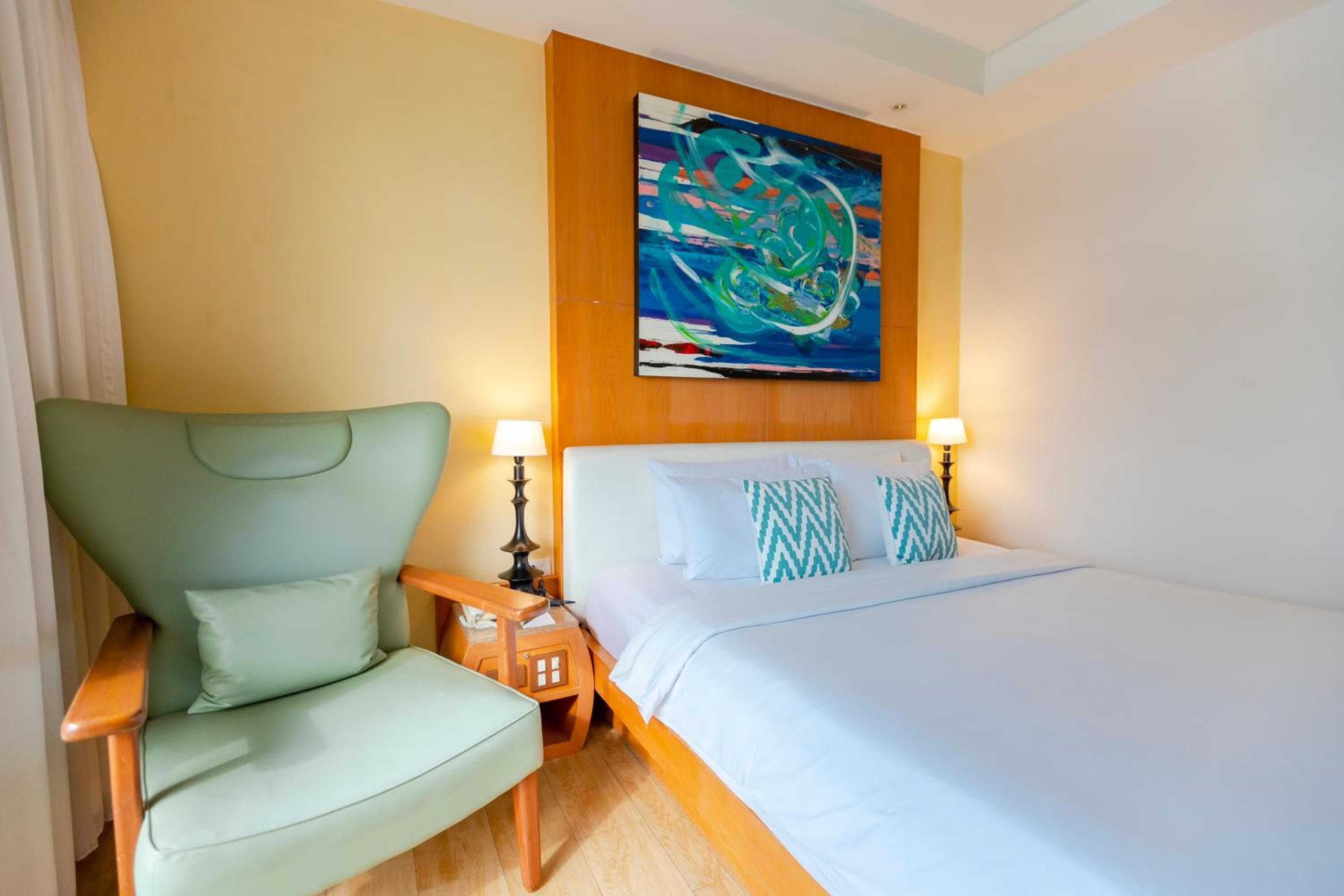 Pinnacle Lumpinee Park Hotel — 2