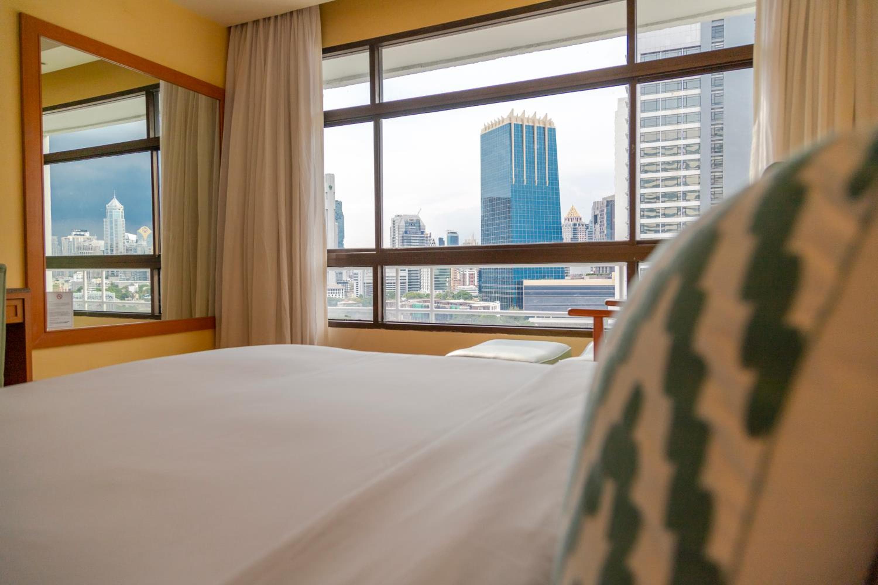 Pinnacle Lumpinee Park Hotel — 21