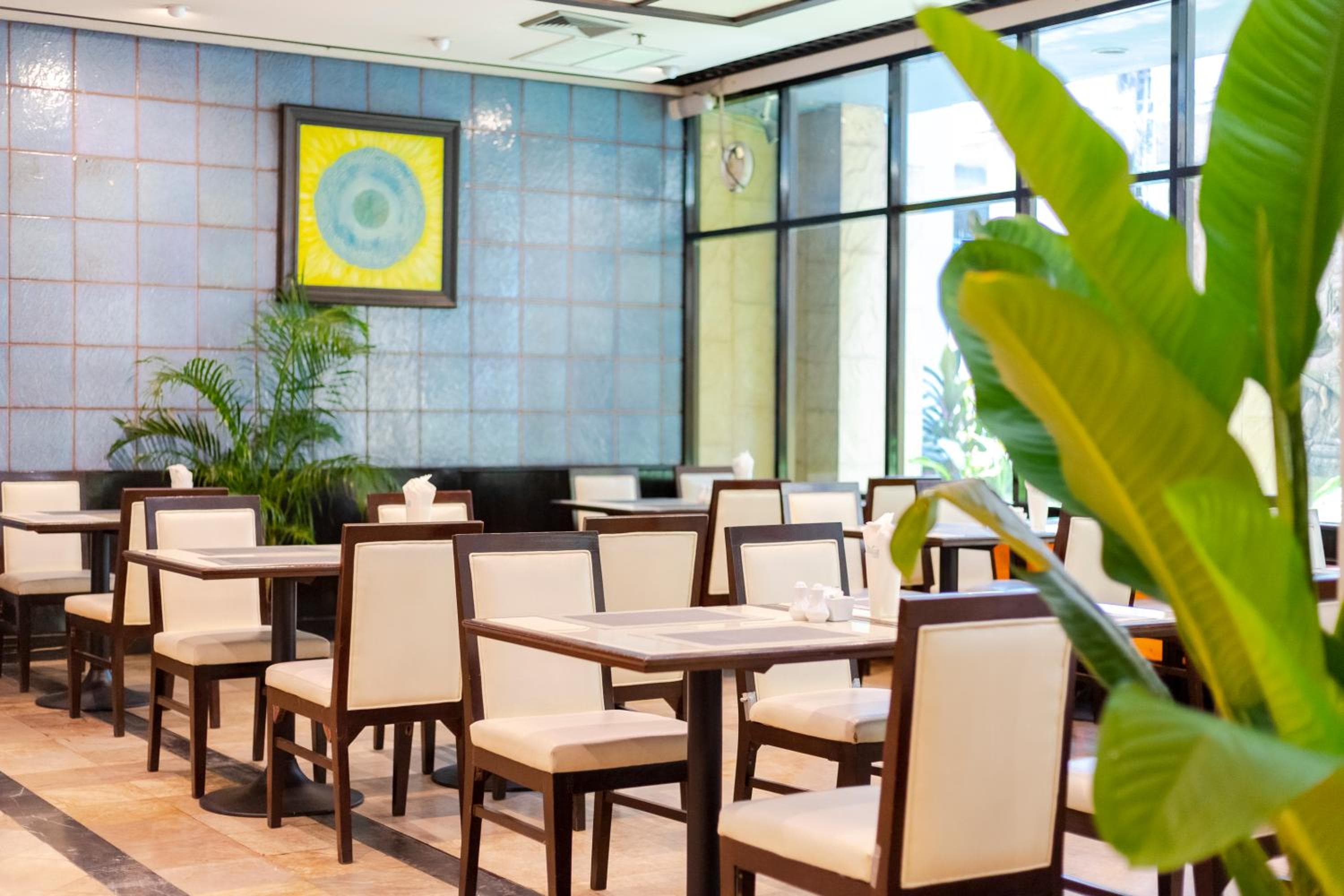 Pinnacle Lumpinee Park Hotel — 25