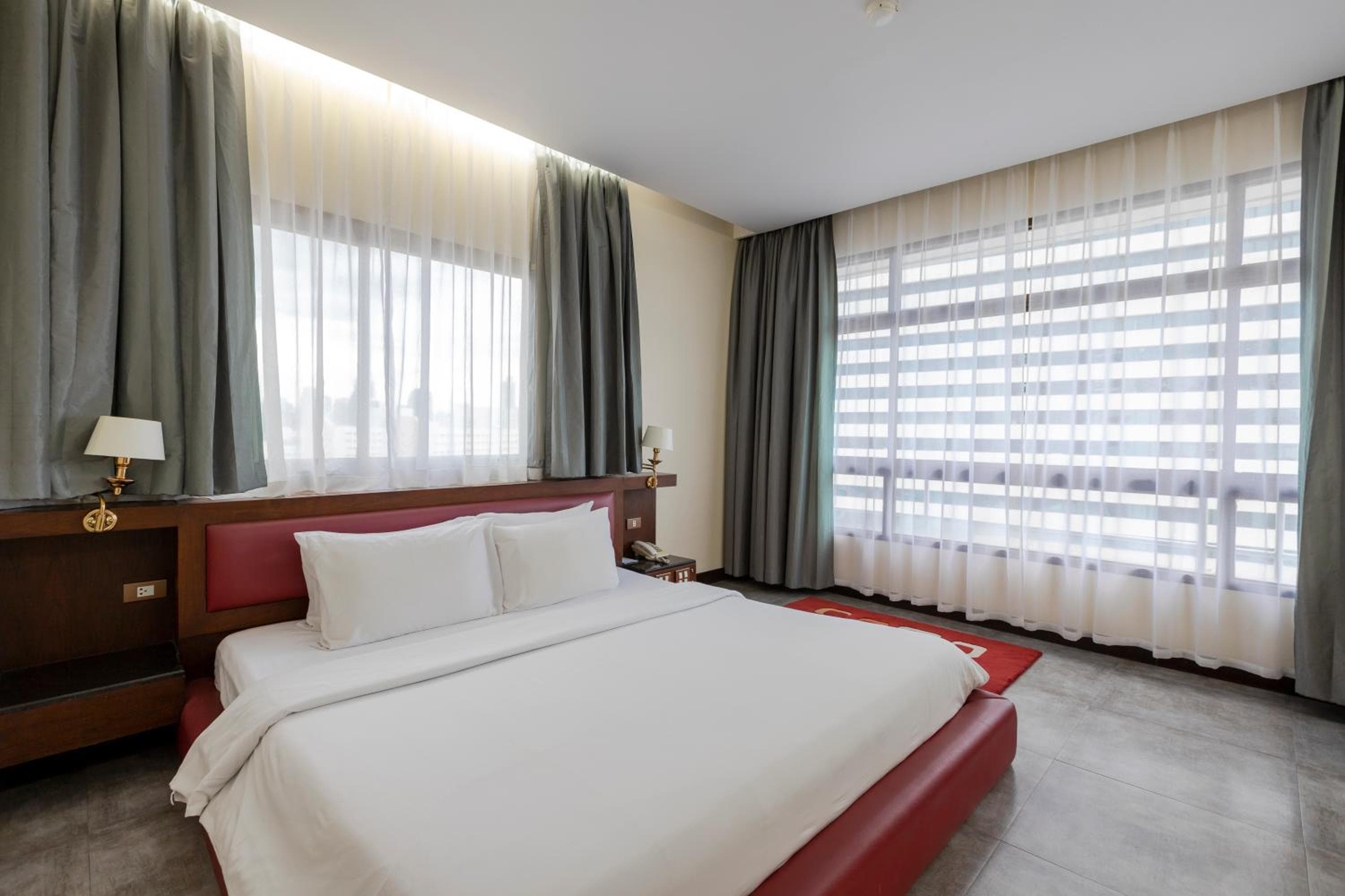 Pinnacle Lumpinee Park Hotel — 29