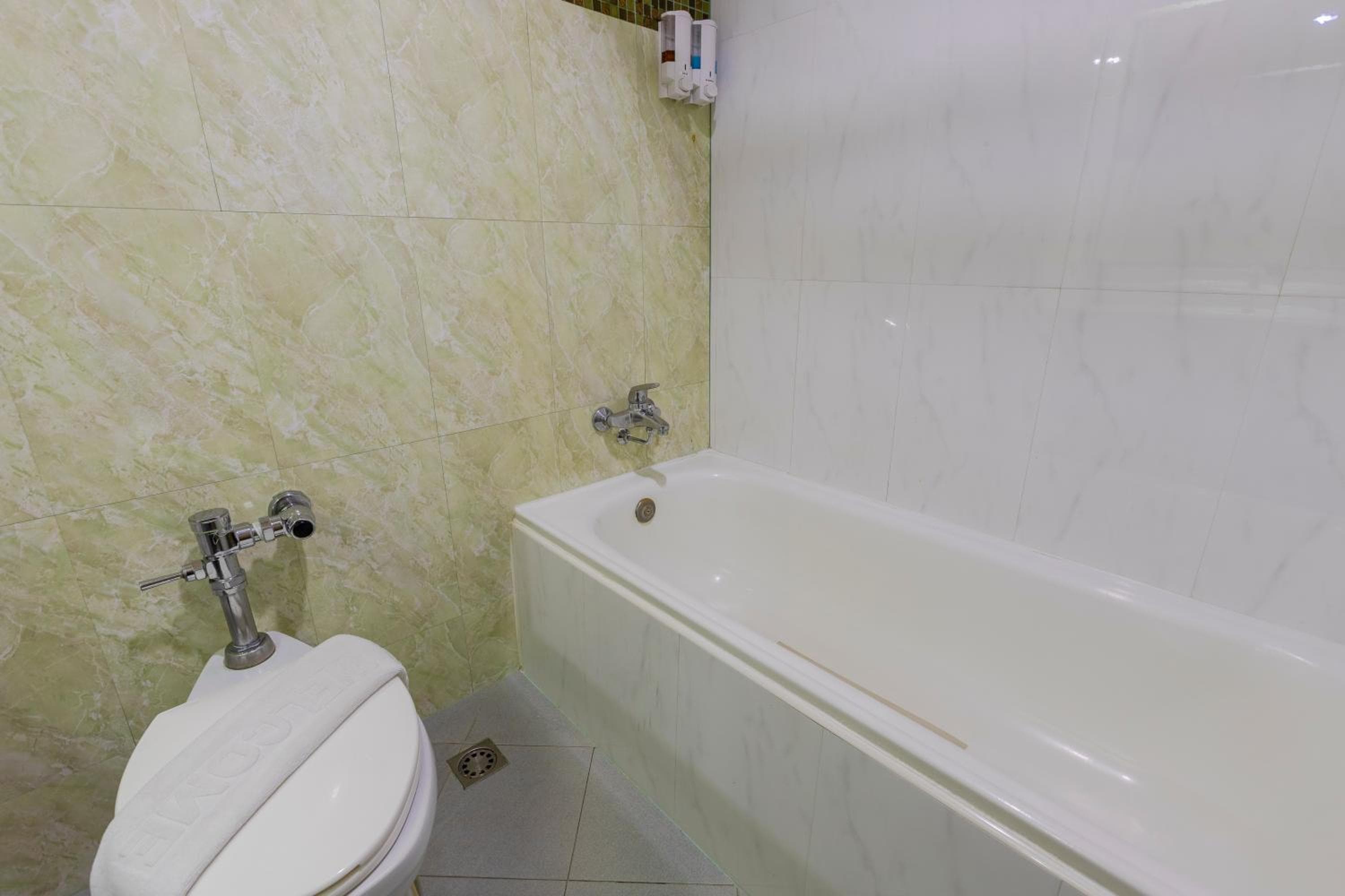 Pinnacle Lumpinee Park Hotel — 28