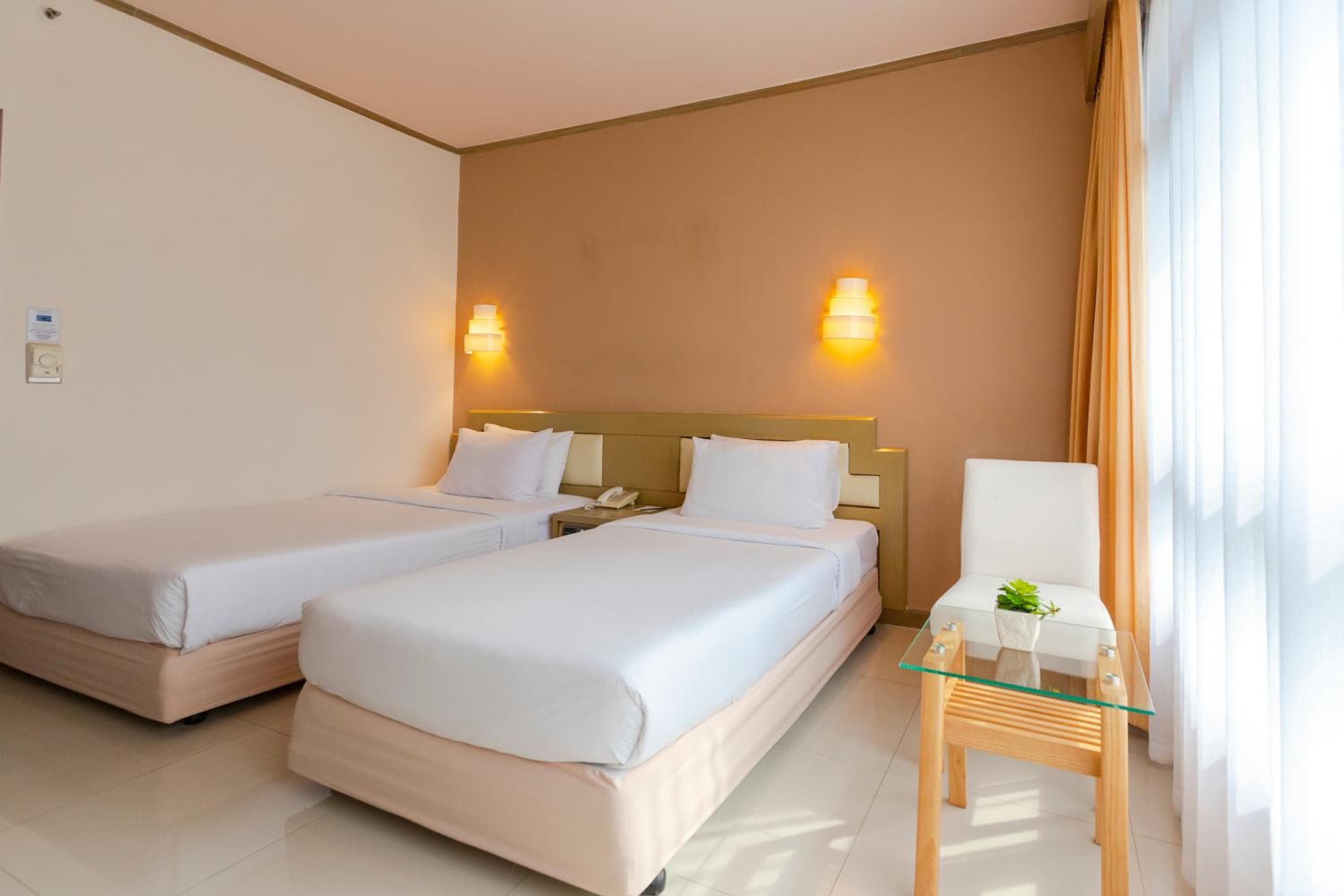Pinnacle Lumpini Park Hotel — 11