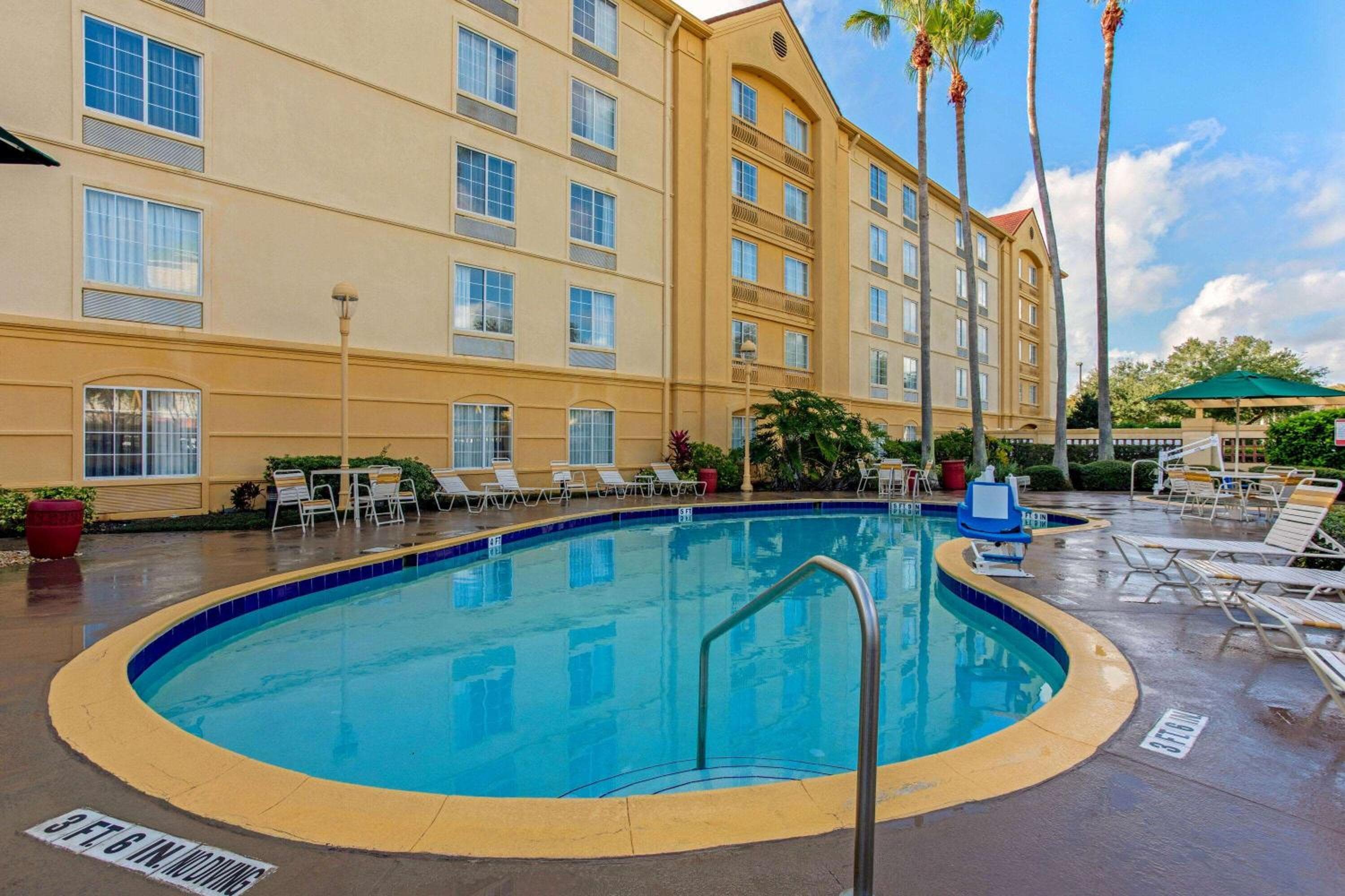 La Quinta by Wyndham Orlando Airport - On Property Food Trucks & Free Airport Shuttle! — 25