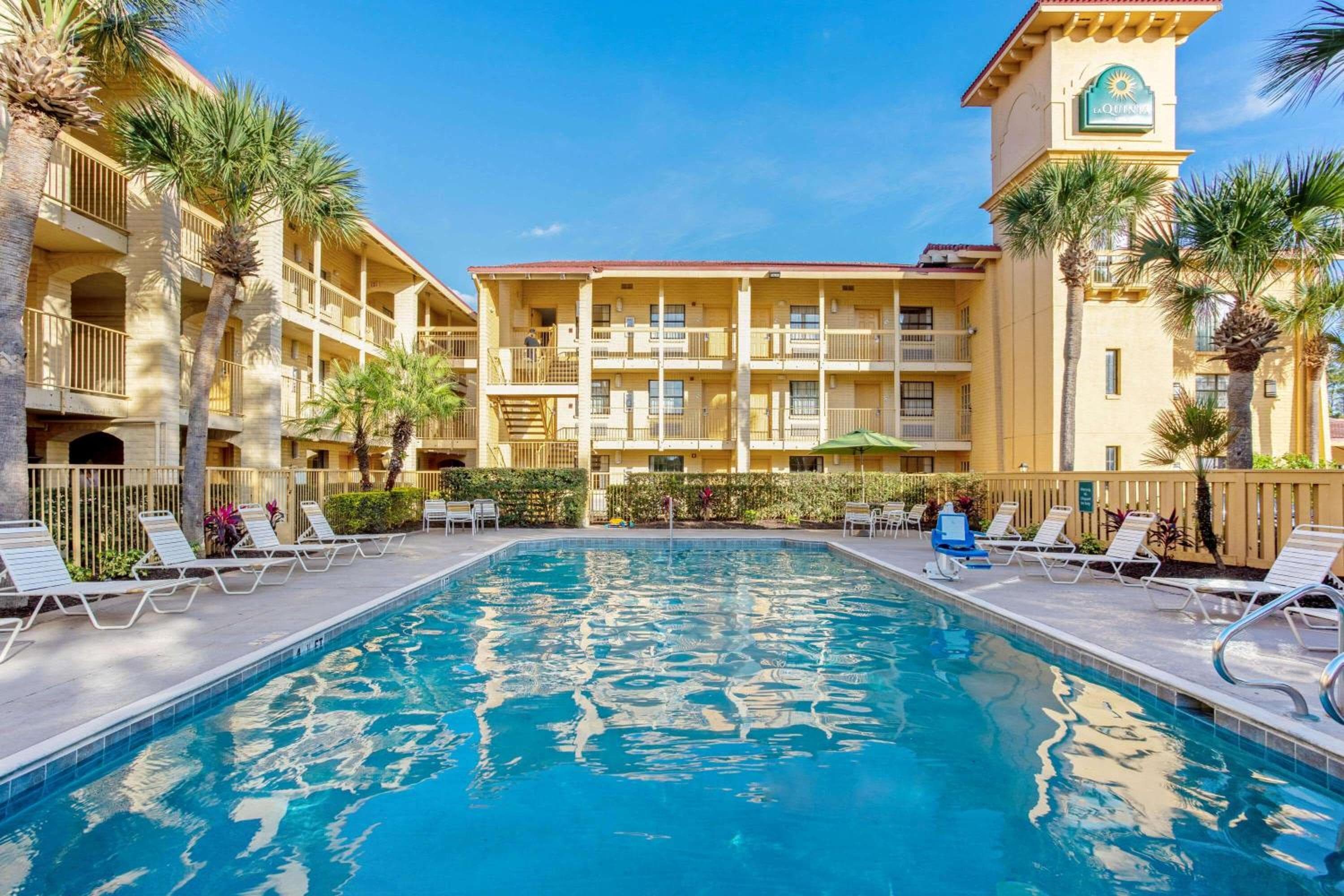 La Quinta Inn by Wyndham Orlando Airport West — 2