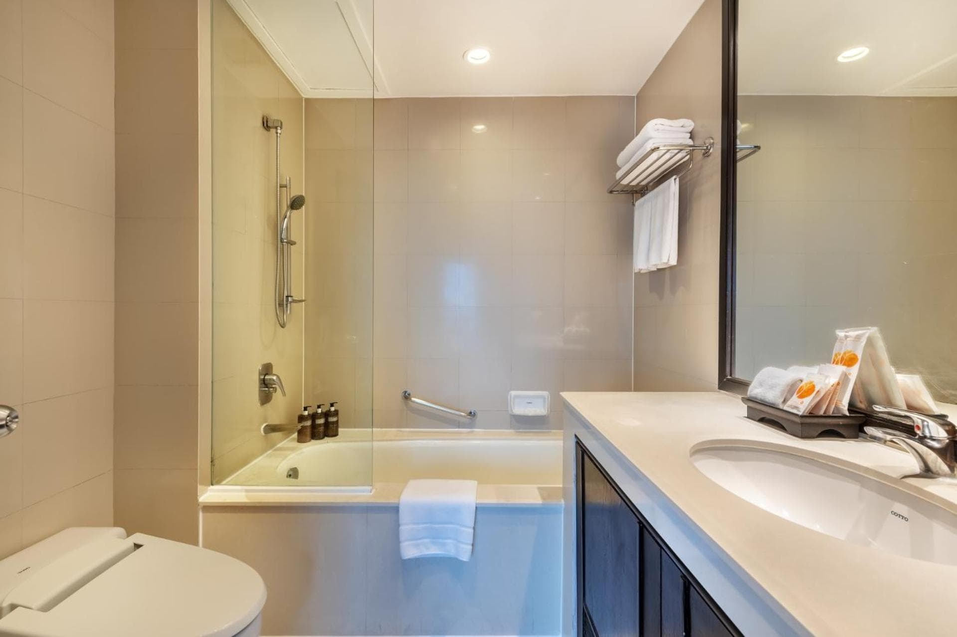 Bandara Suites Silom, Bangkok — 16