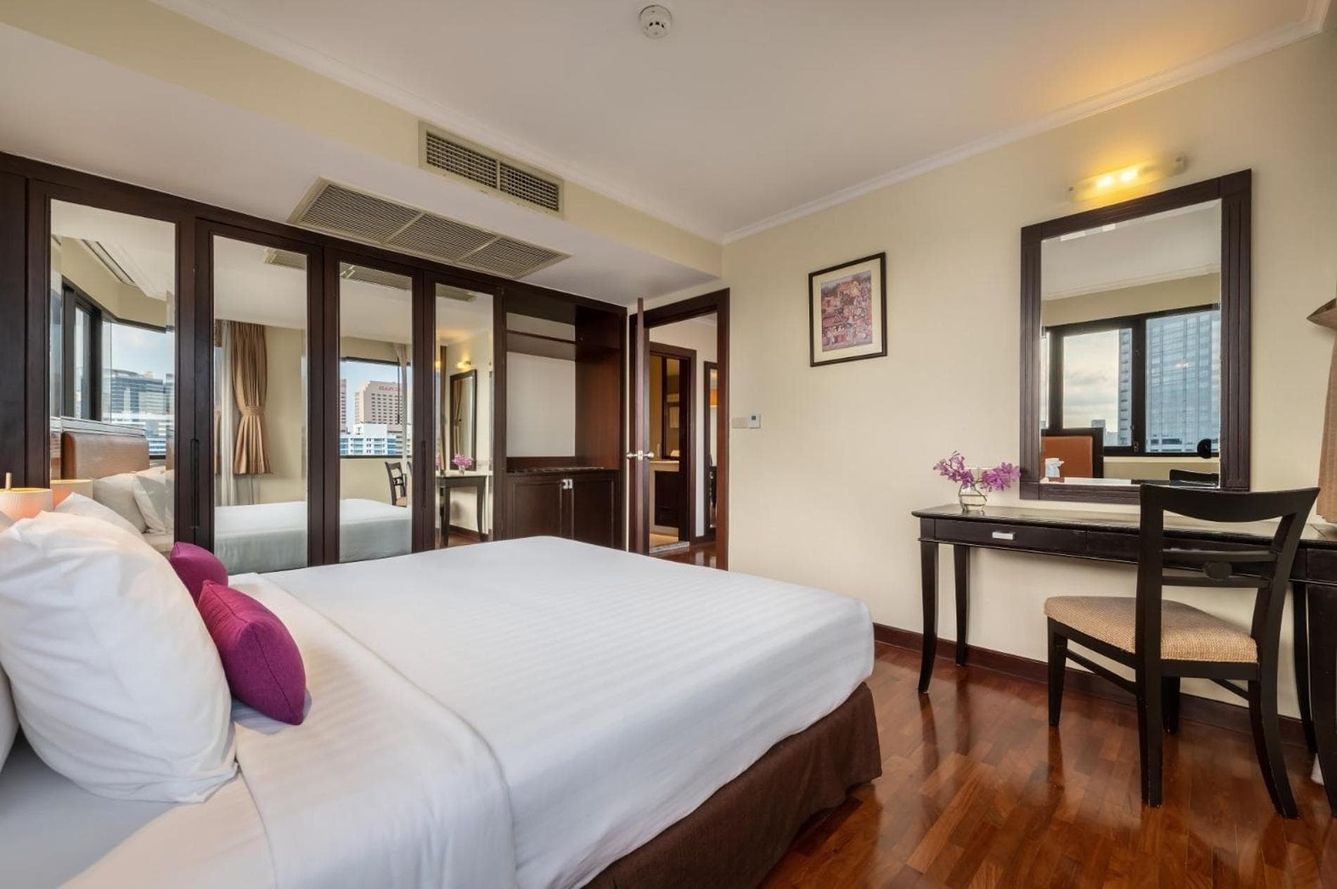 Bandara Suites Silom, Bangkok — 14