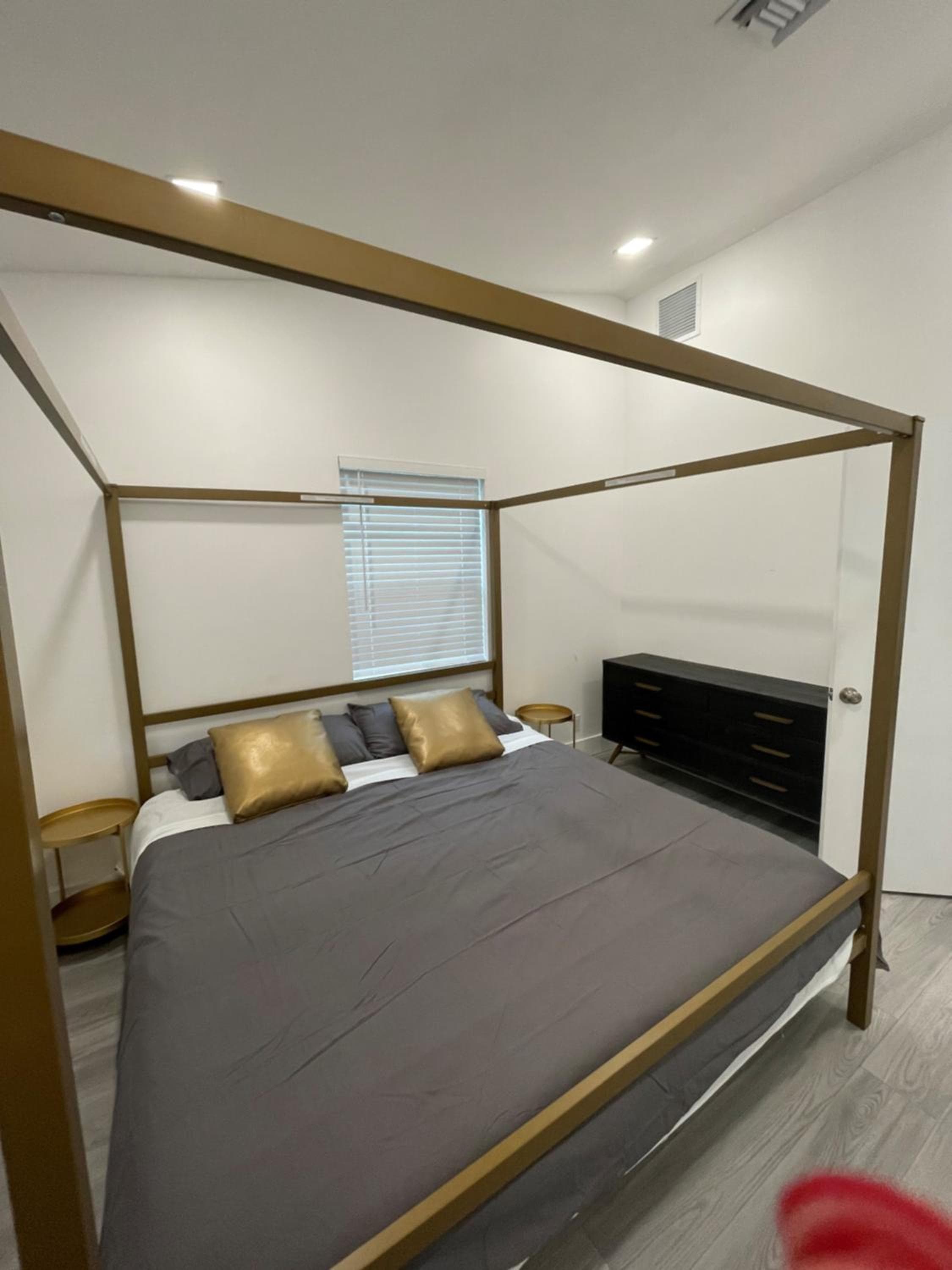 Modern Riverview Apartments — 24