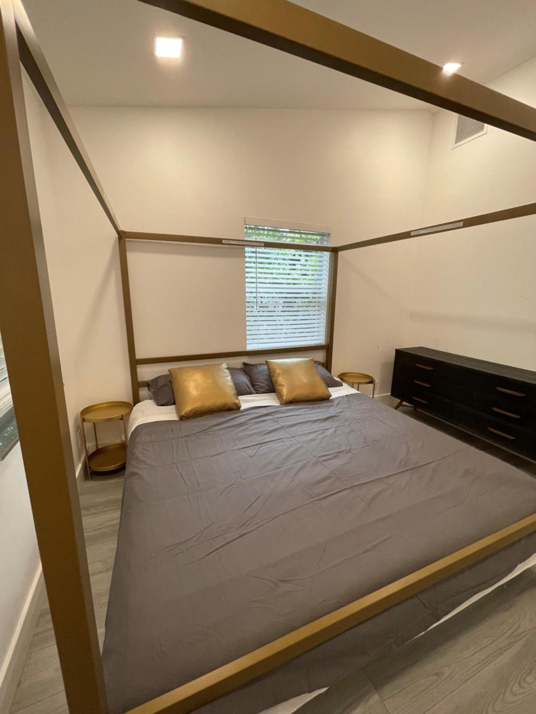 Modern Riverview Apartments — 18