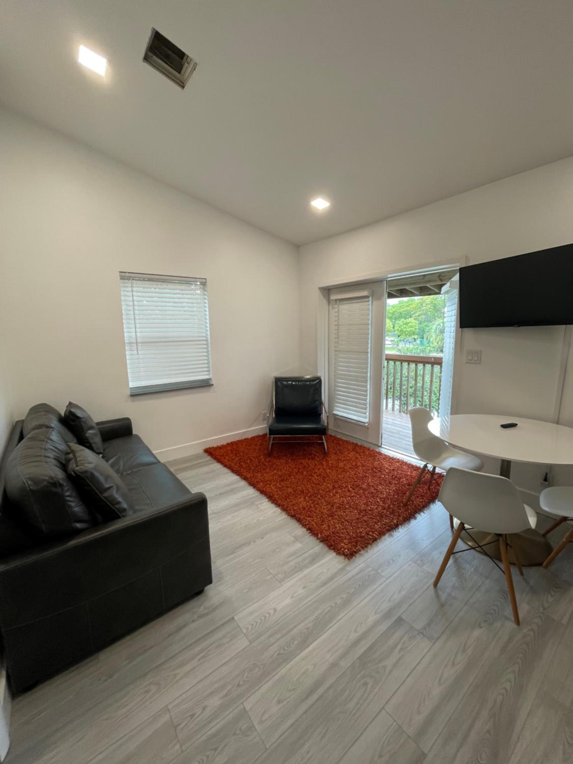 Modern Riverview Apartments — 22