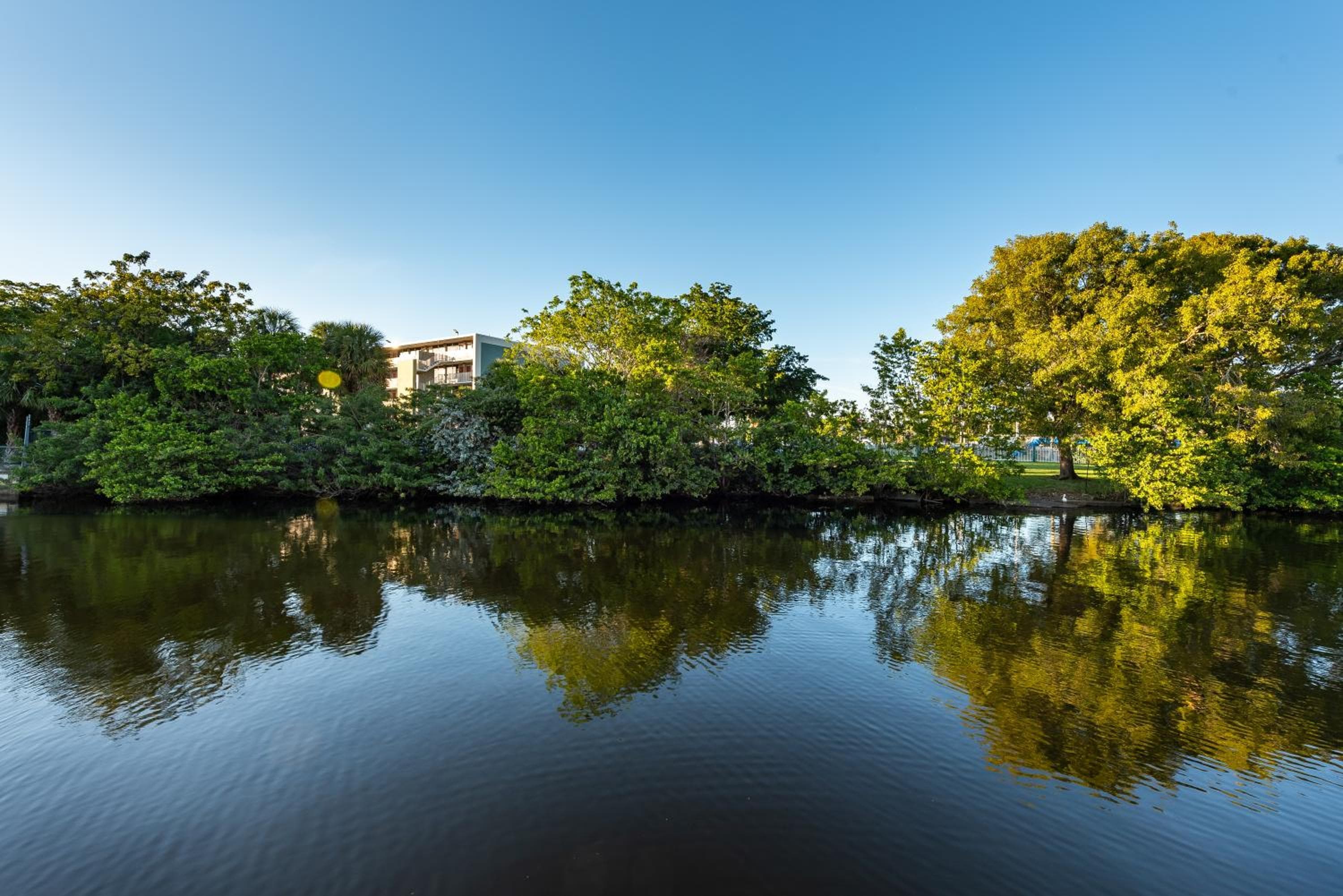 Modern Riverview Apartments — 28