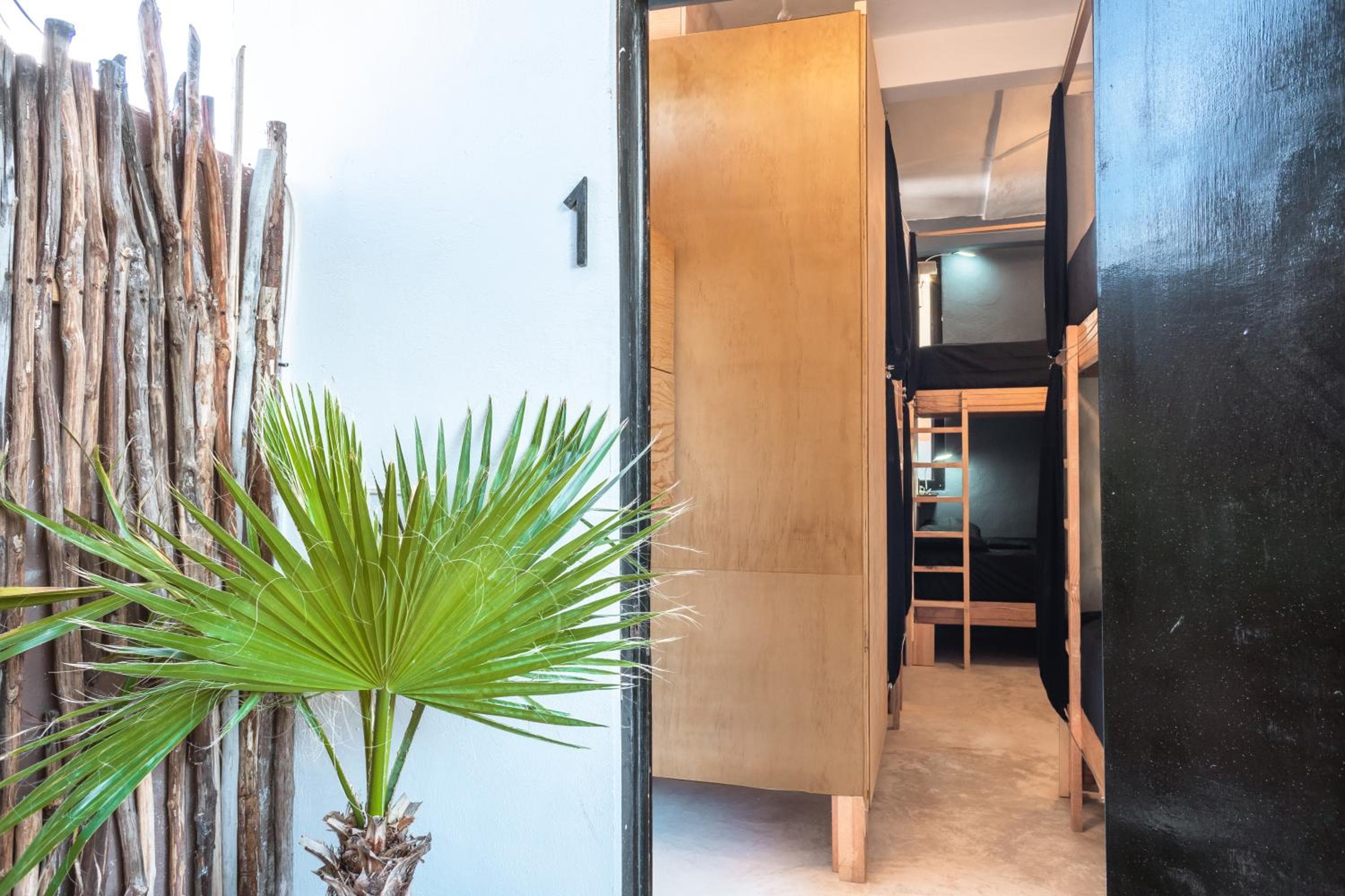 Maui Hostels Playa del Carmen — 26