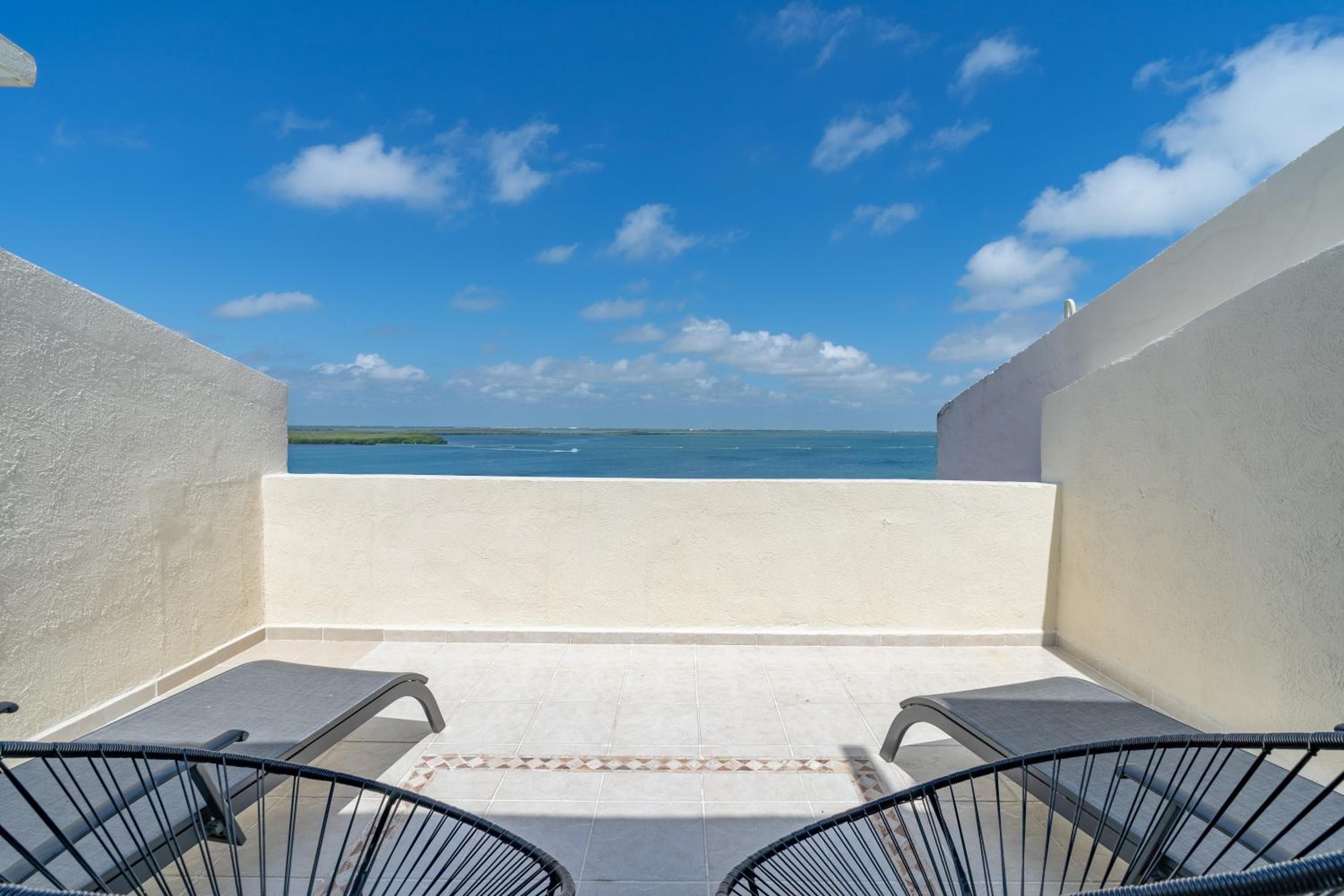 Penthouse mit drei Schlafzimmern und drei Etagen mit Blick auf das Meer am Strand — 4