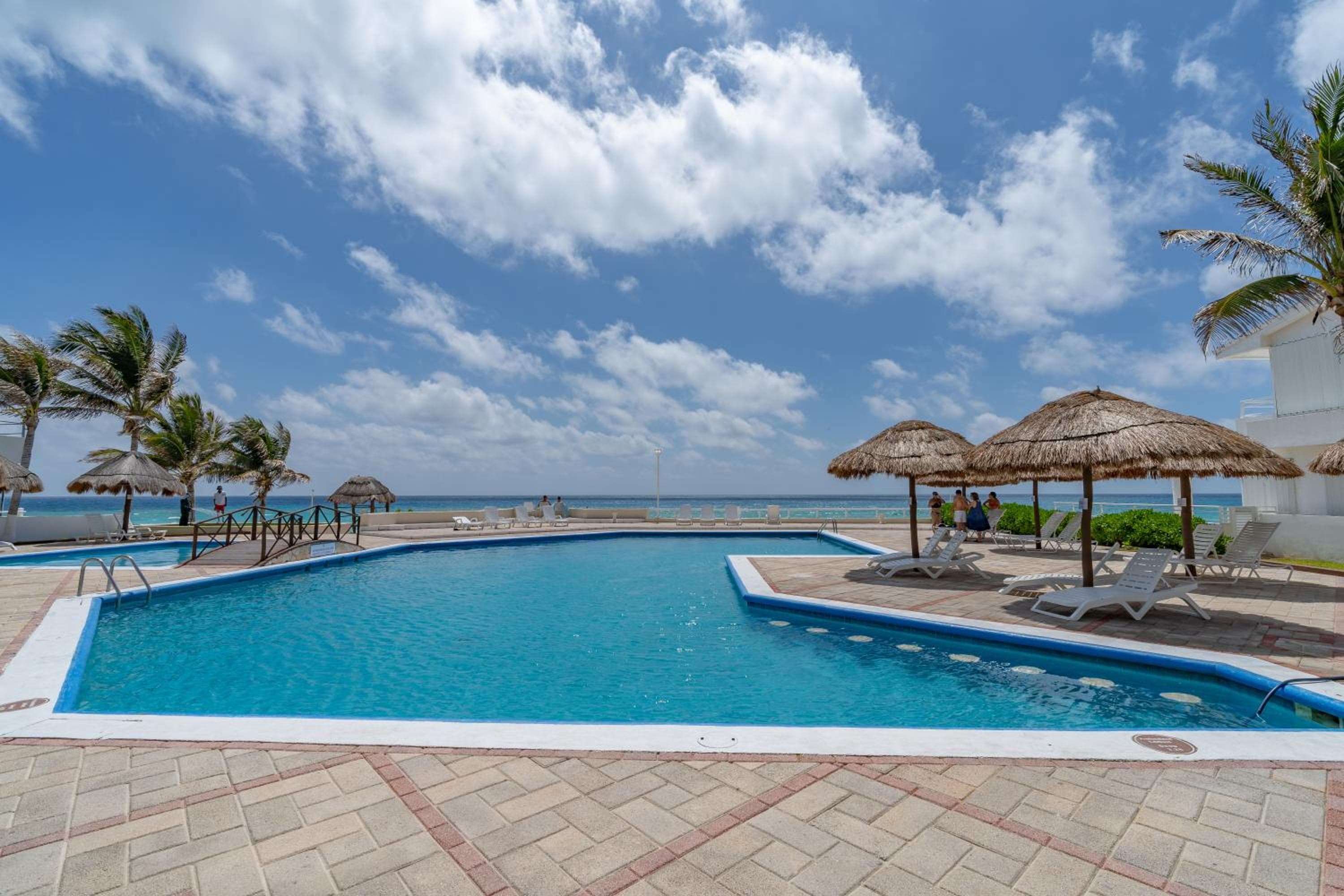Penthouse mit drei Schlafzimmern und drei Etagen mit Blick auf das Meer am Strand — 7