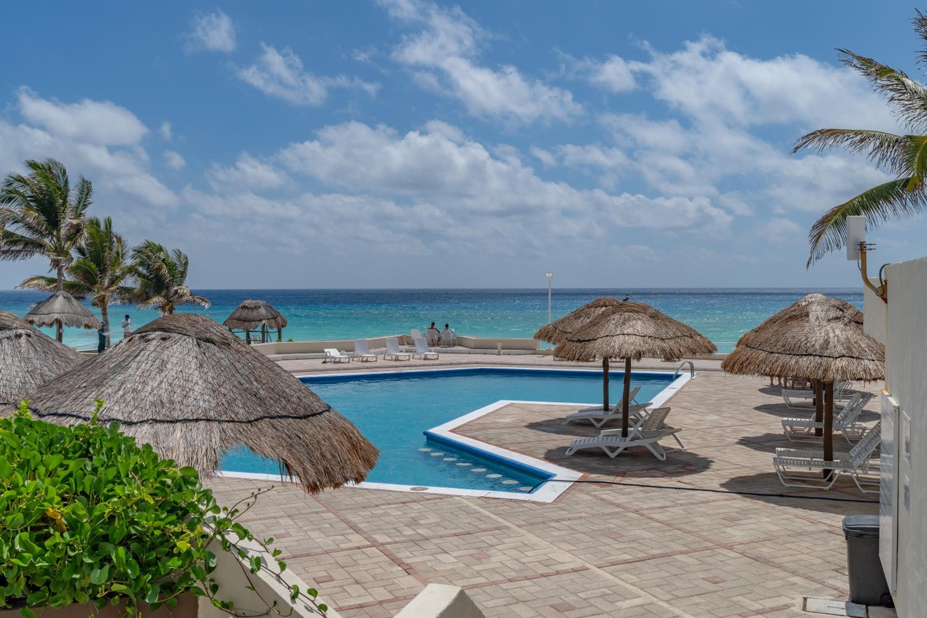 Penthouse mit drei Schlafzimmern und drei Etagen mit Blick auf das Meer am Strand — 8