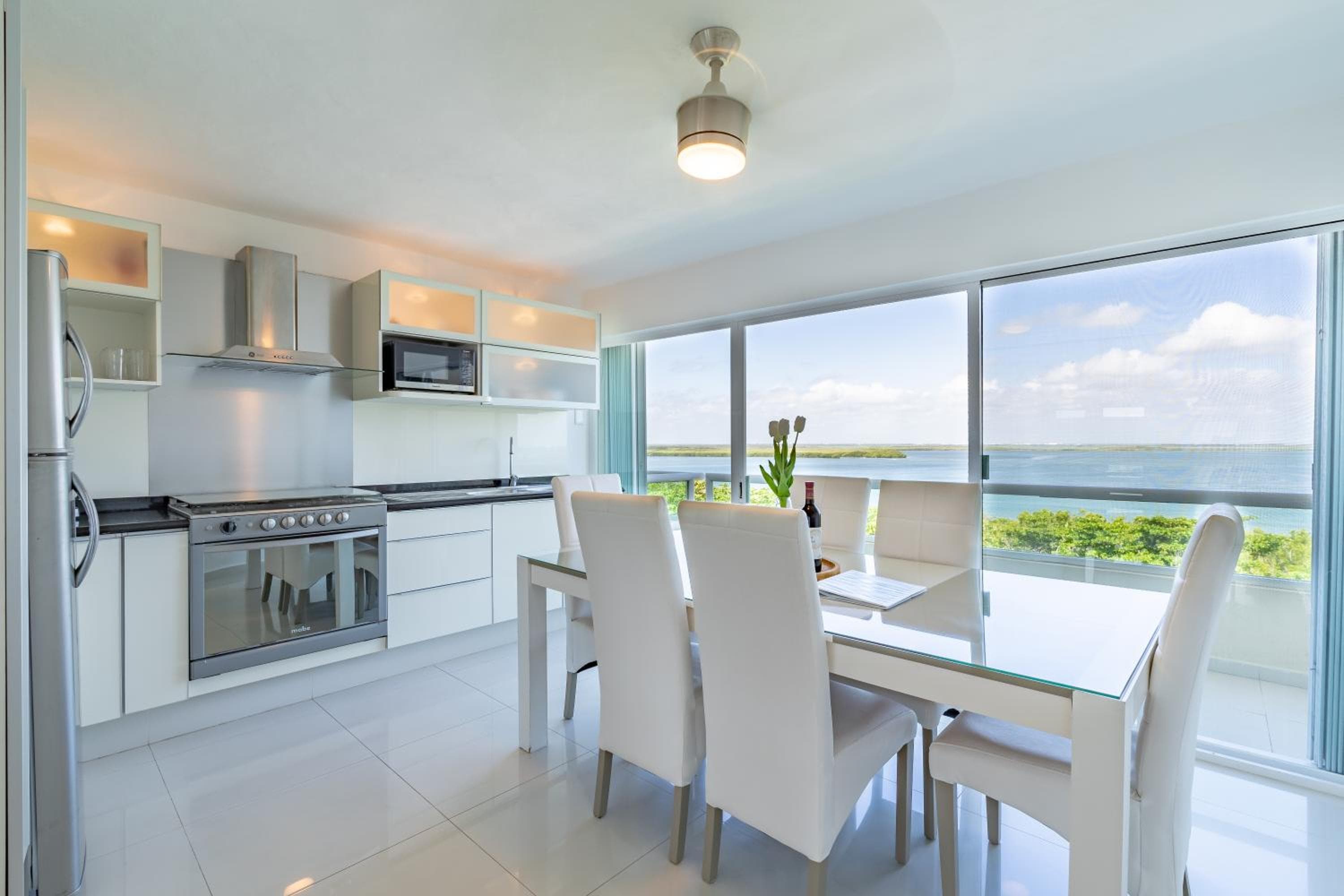 Penthouse mit drei Schlafzimmern und drei Etagen mit Blick auf das Meer am Strand — 21