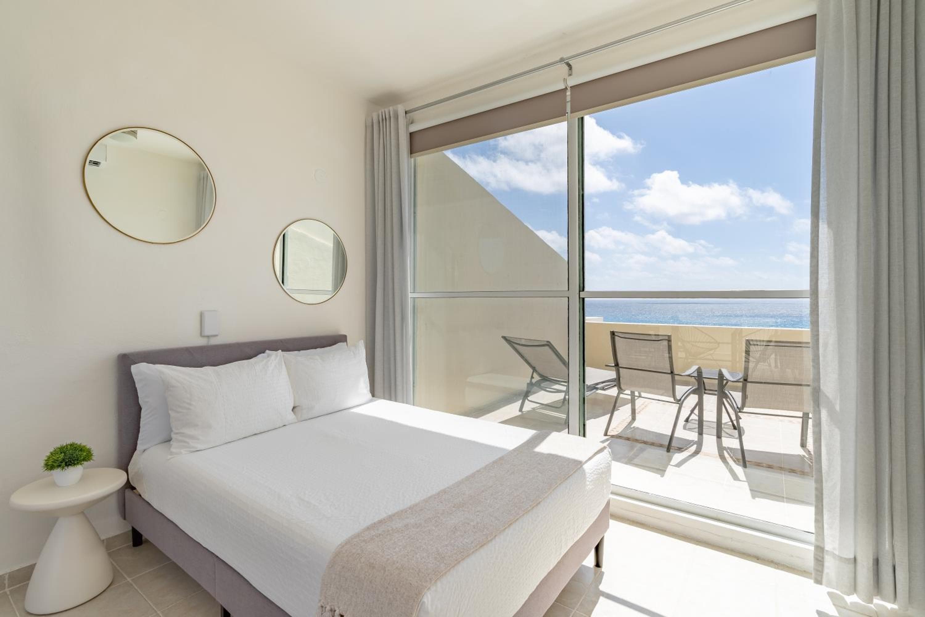 Beachfront Three-Story Coastal Penthouse, 3BR-3BA — 6