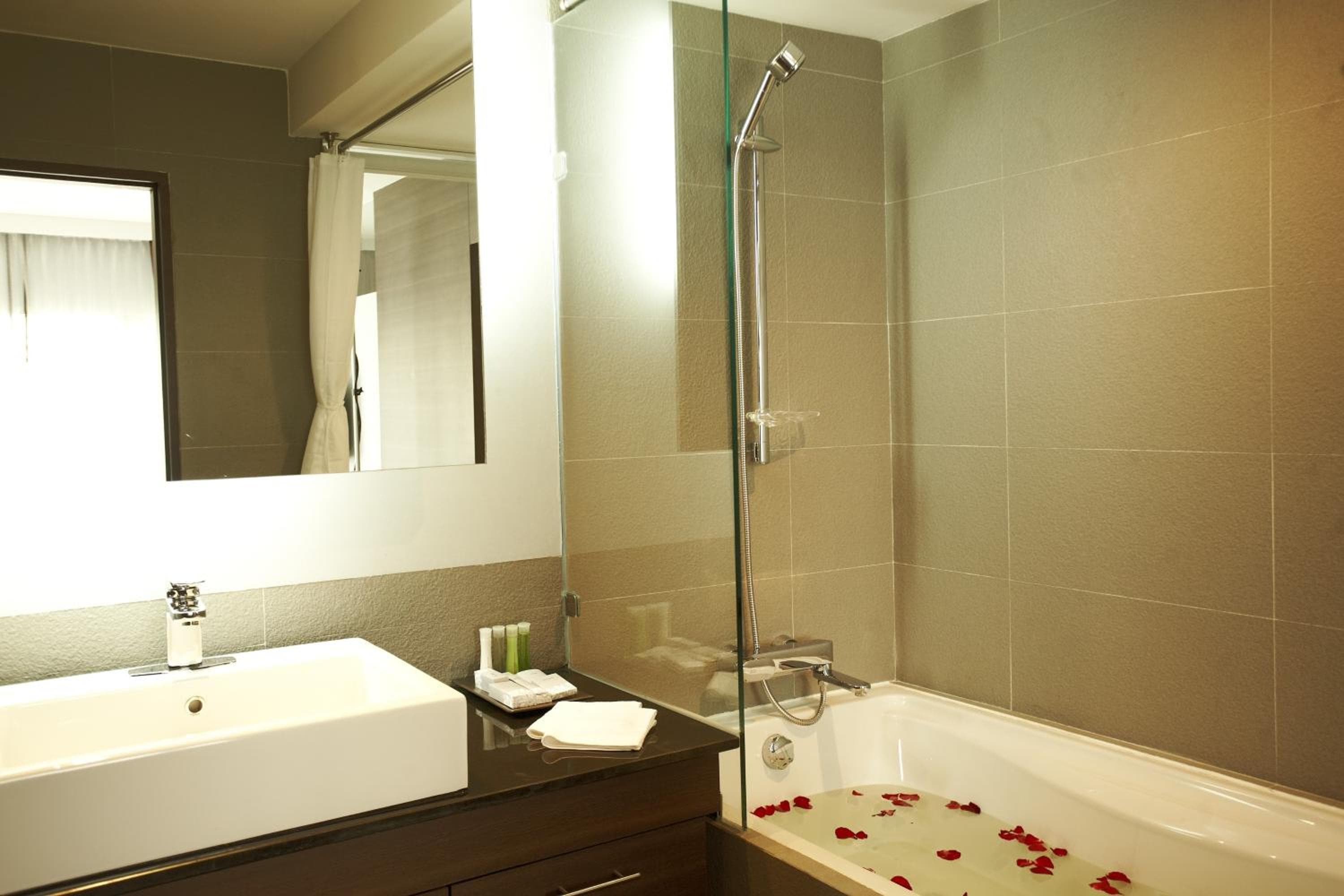 Sukhumvit Suites Hotel — 4