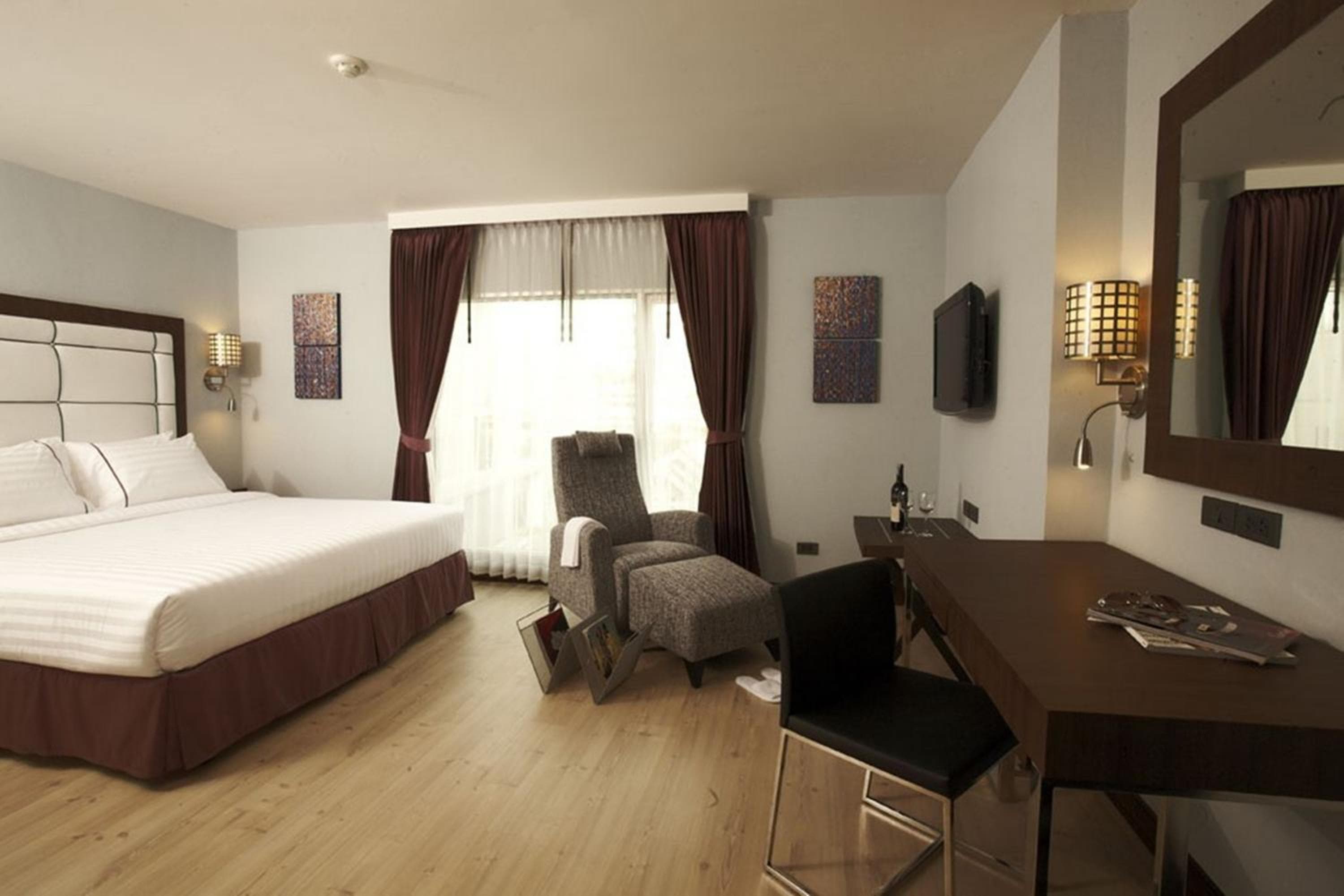 Sukhumvit Suites Hotel — 28