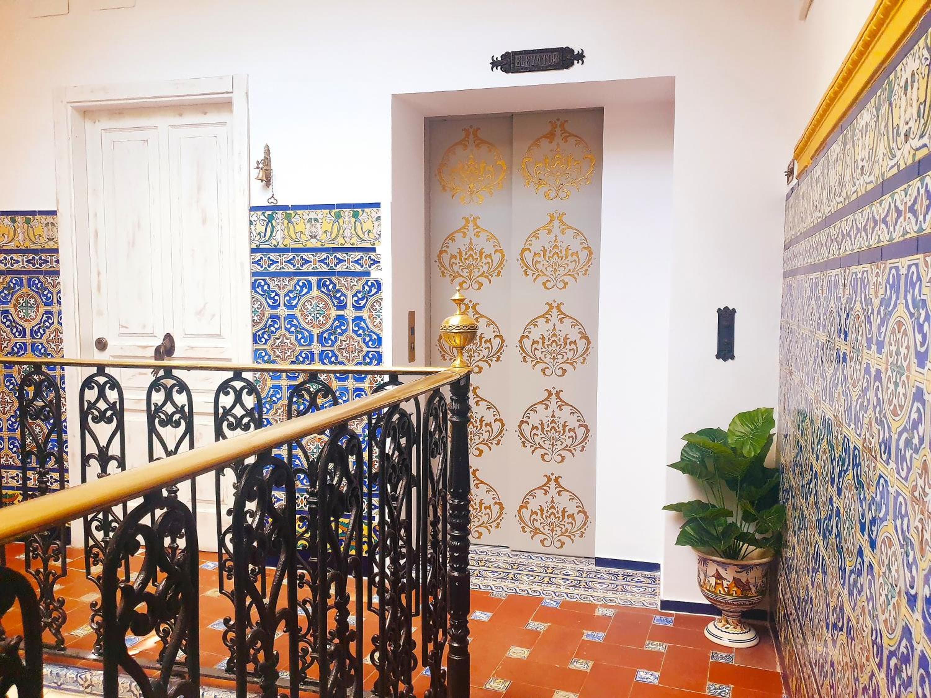 Palace House Hércules Apartments — 19