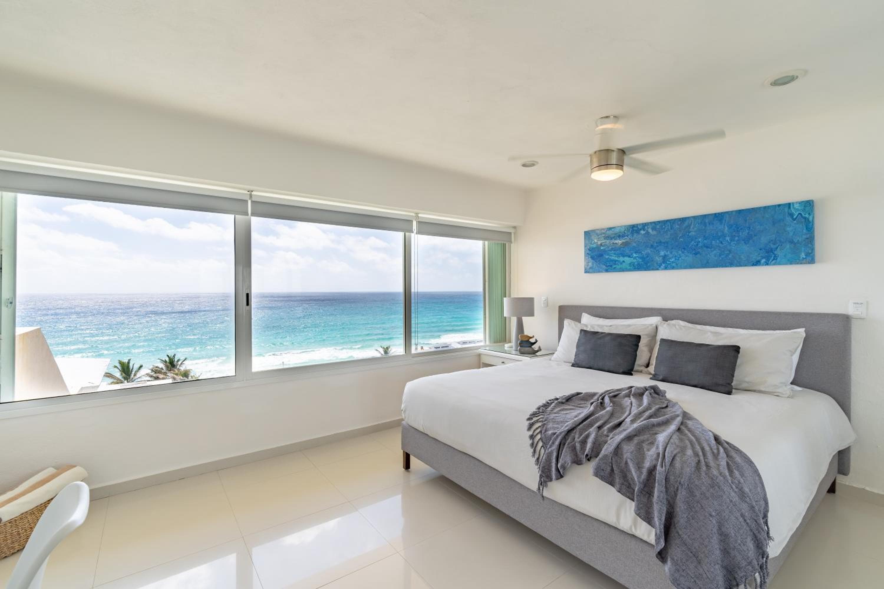 Beachfront Three-Story Coastal Penthouse, 3BR-3BA — 10