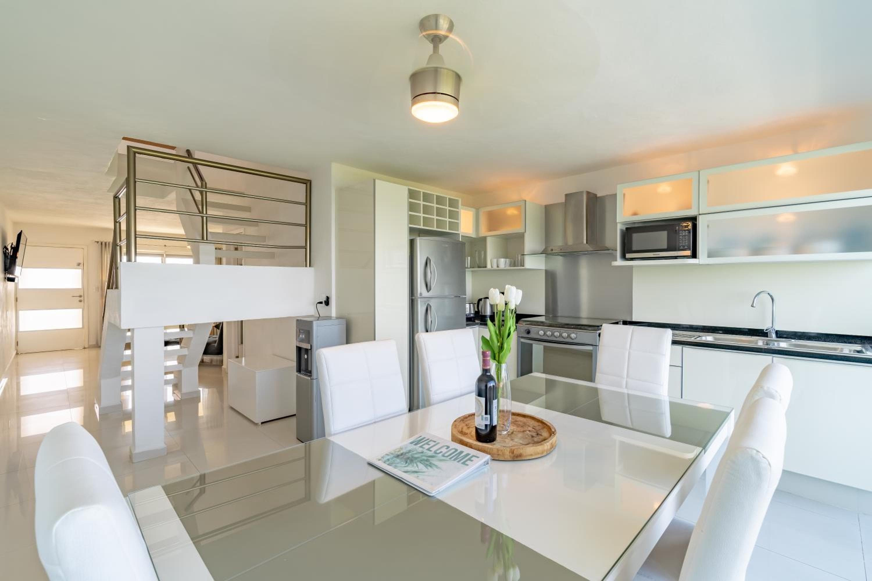 Penthouse mit drei Schlafzimmern und drei Etagen mit Blick auf das Meer am Strand — 23