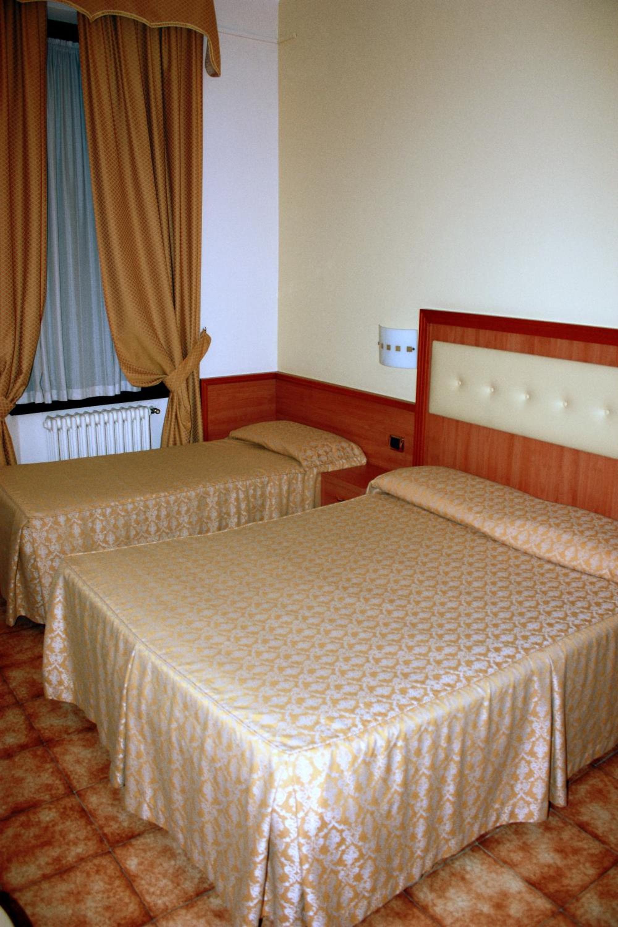 Pequeño hotel — 29