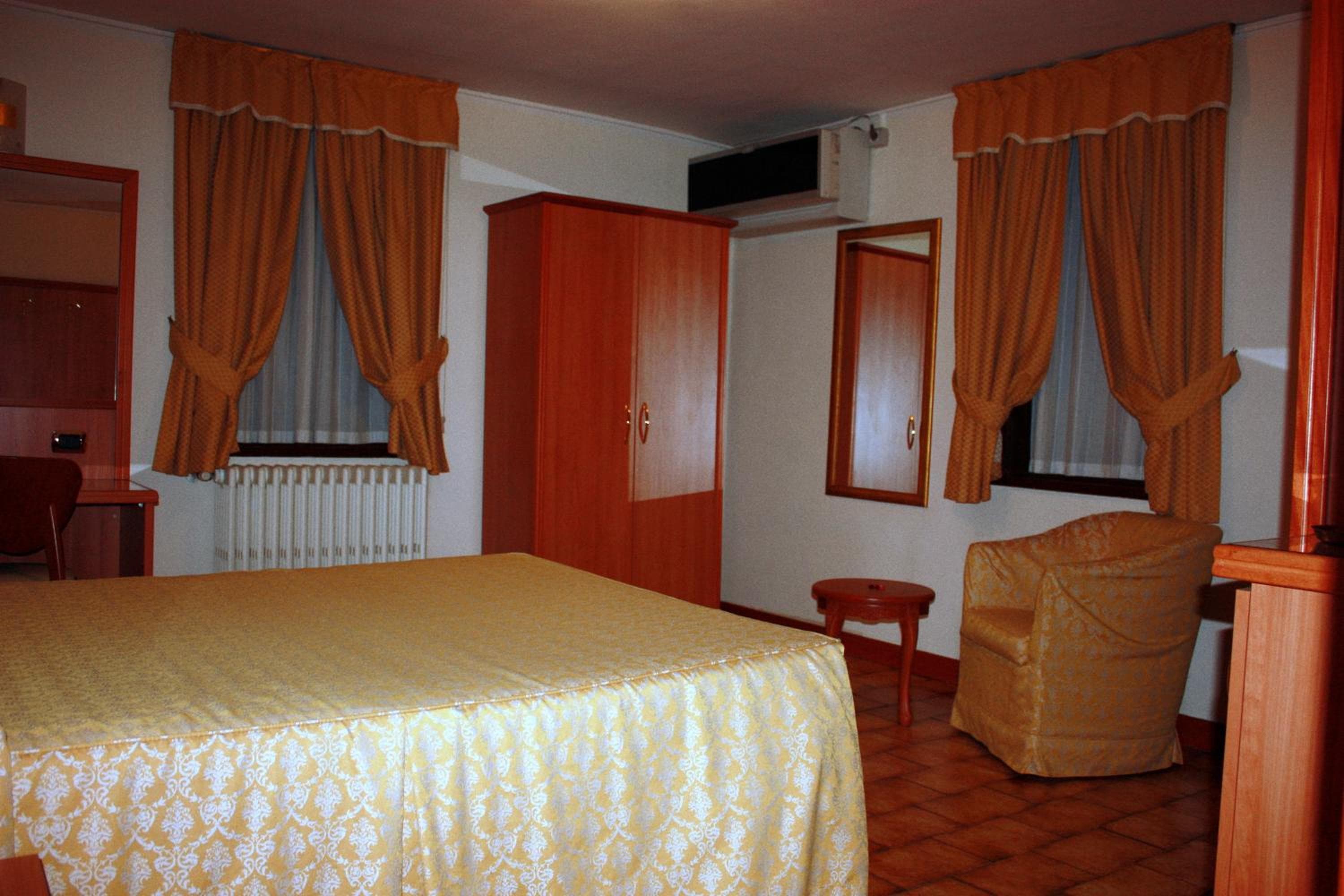 Pequeño hotel — 22