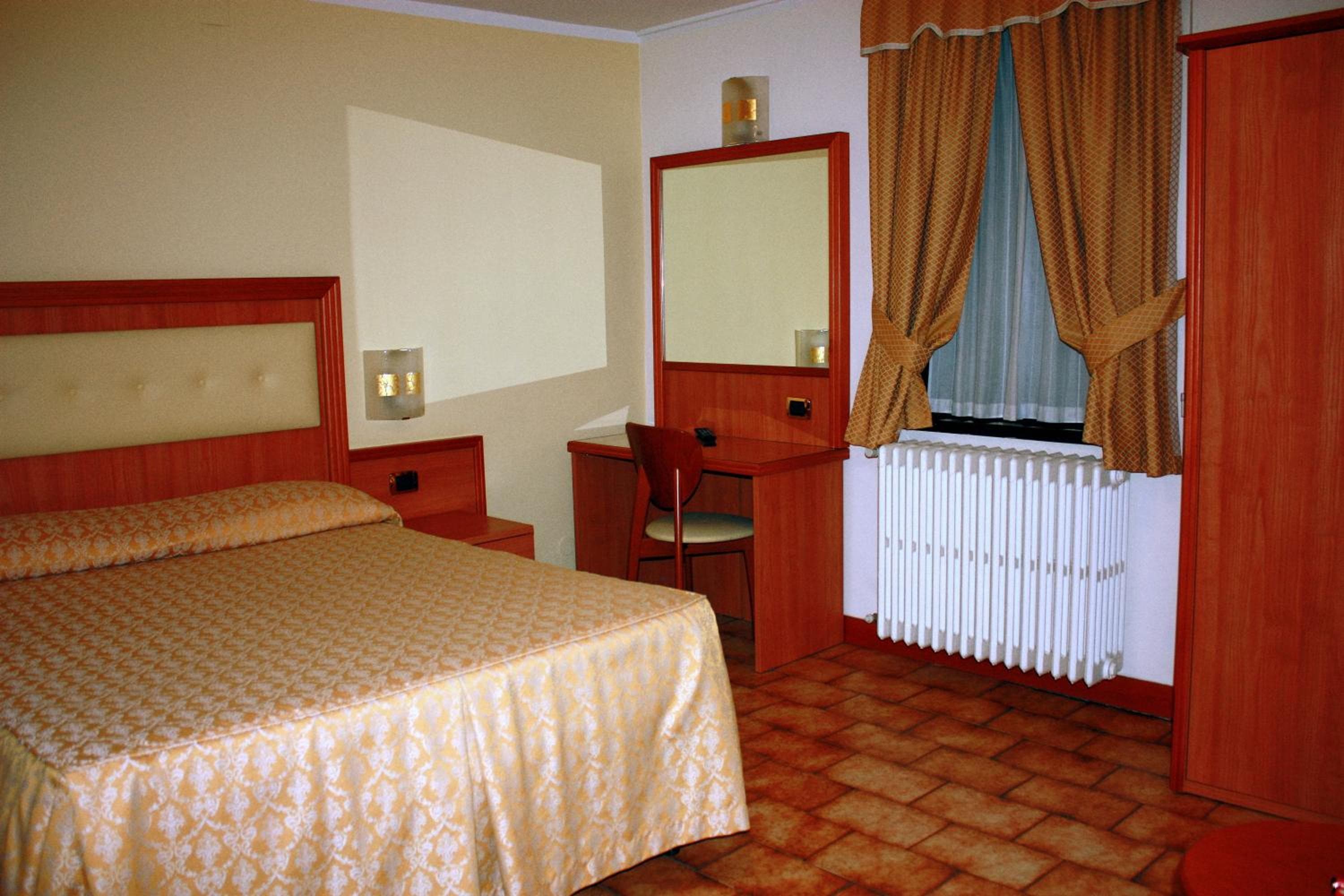 Pequeño hotel — 24