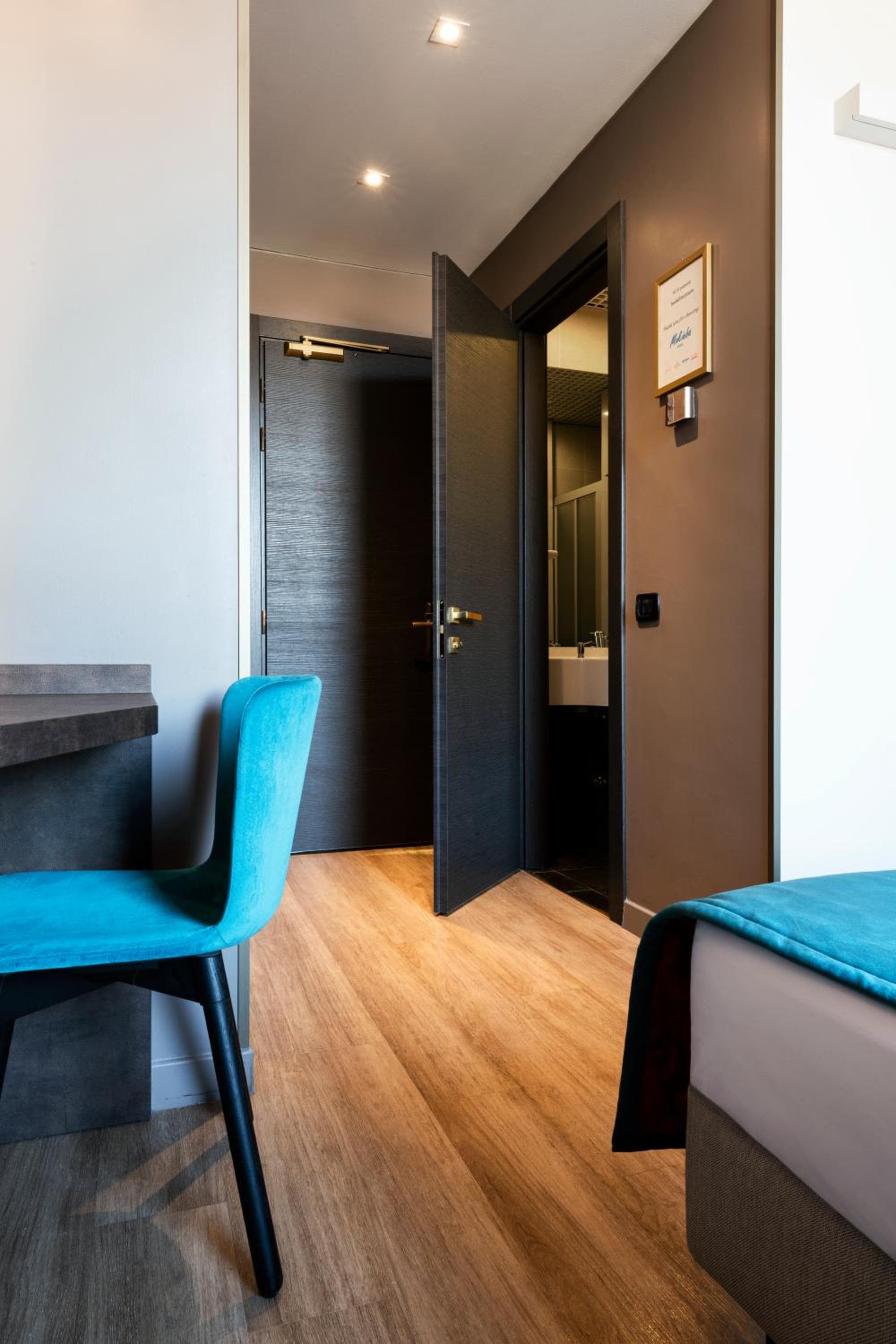 Mokinba Hotels King — 26