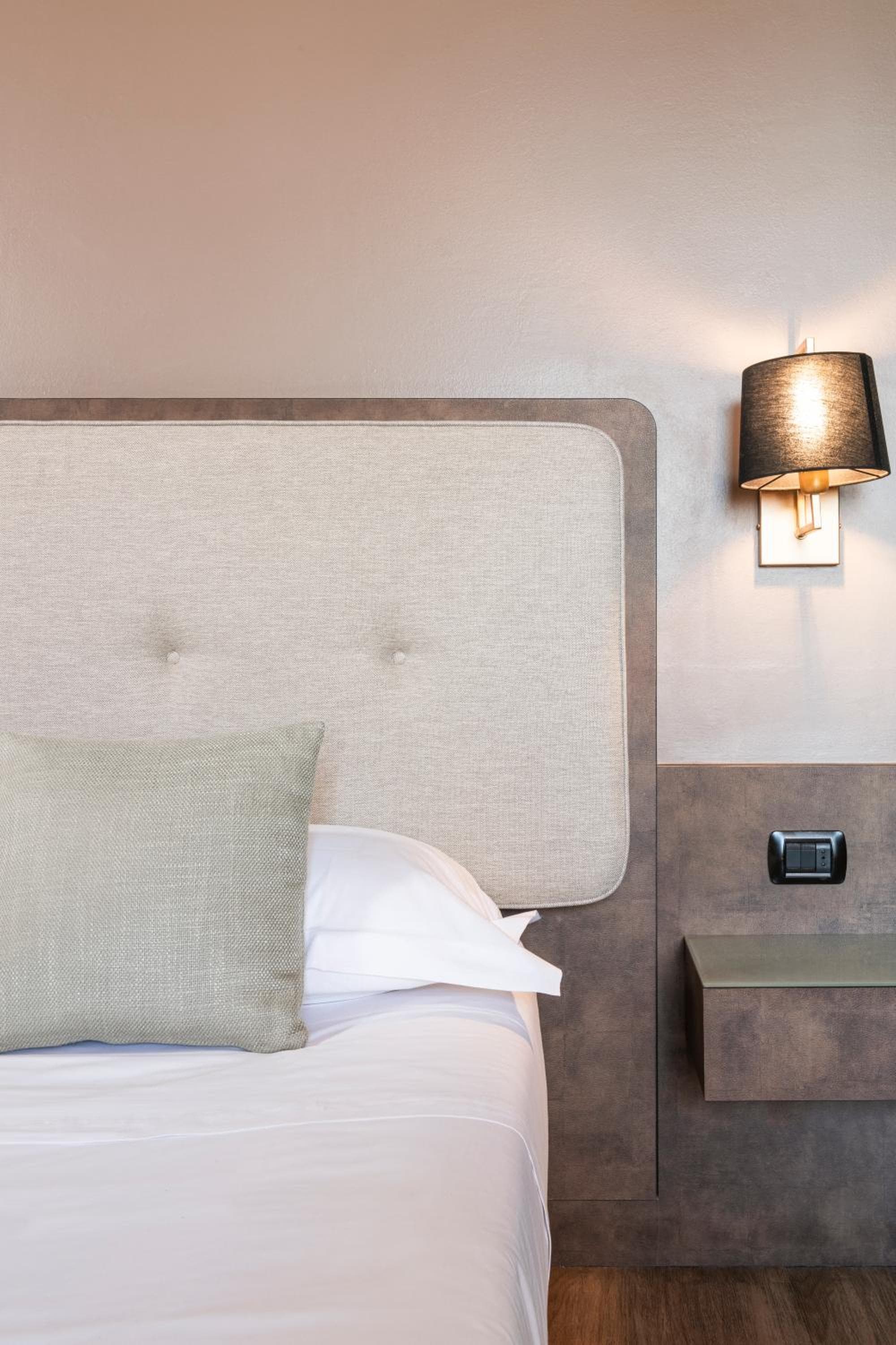 Mokinba Hotels King — 20